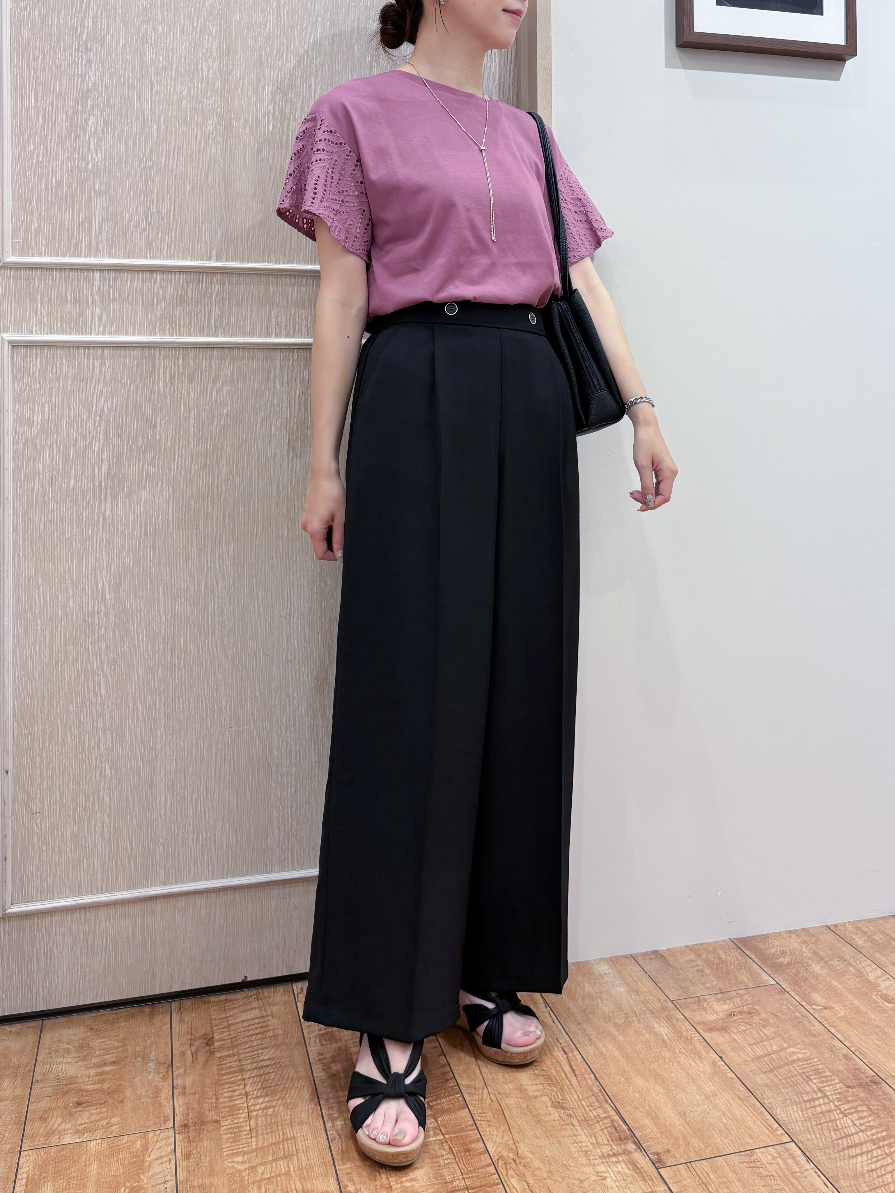 なみさんの「SHOO･LA･RUE｜【S-LL/洗濯機可/体型カバー】汗じみが気になりにくい お袖レースフレアTシャツ」を使ったコーディネート