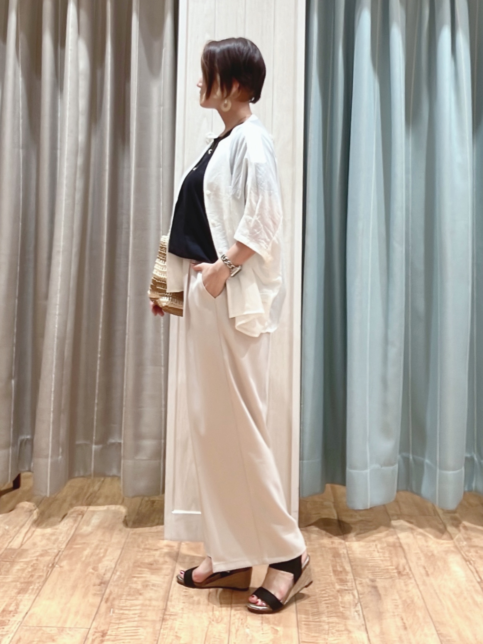 aaamiさんの「SHOO･LA･RUE｜【洗濯機可/選べる6色】程よいシアー感が涼し気 ゆったりワッシャードルマンブラウス」を使ったコーディネート