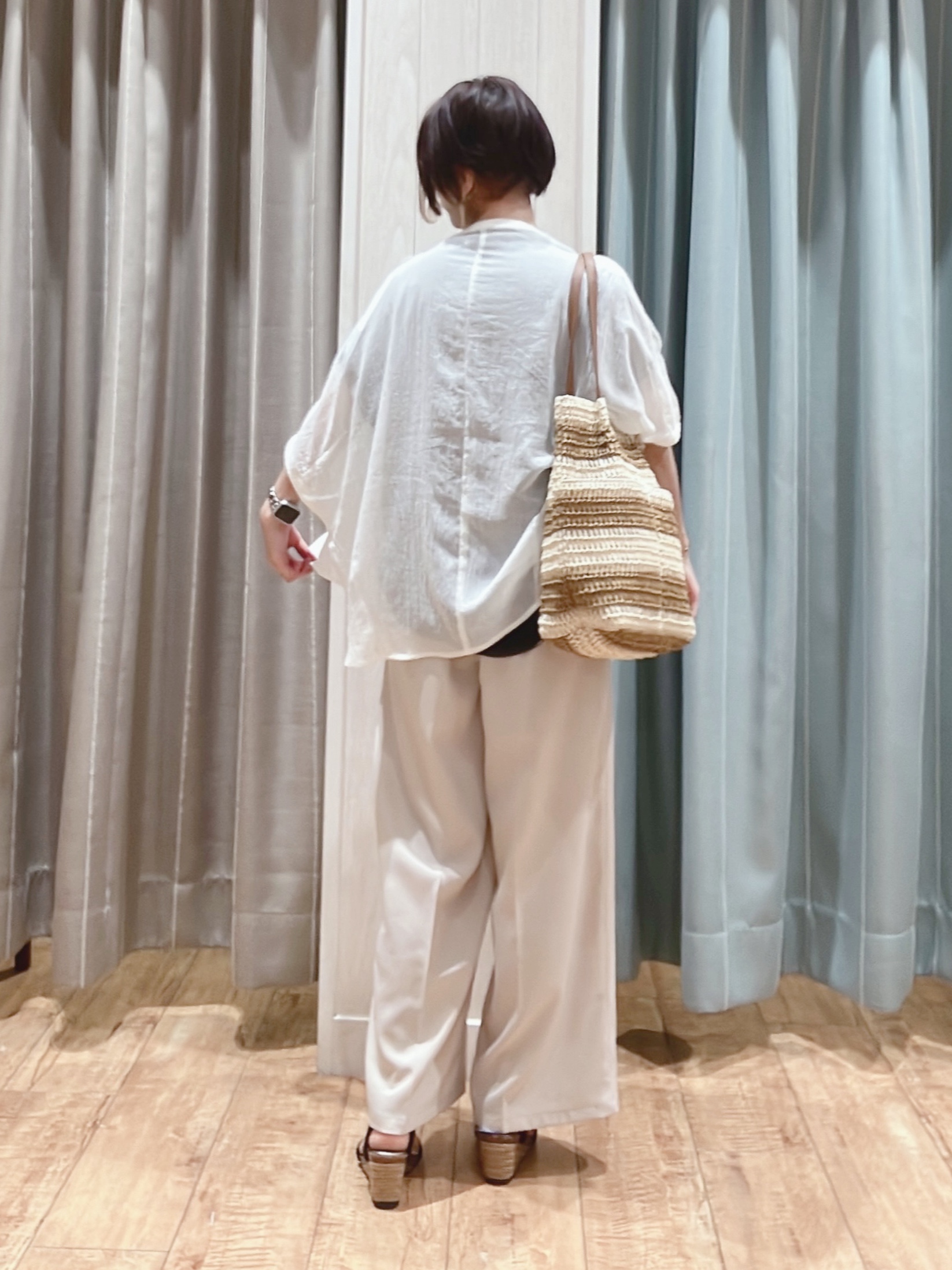 aaamiさんの「SHOO･LA･RUE｜【洗濯機可/選べる6色】程よいシアー感が涼し気 ゆったりワッシャードルマンブラウス」を使ったコーディネート