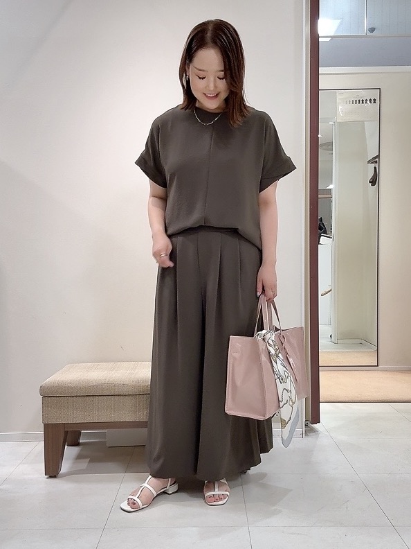 YUIさんの「UNTITLED｜【セットアップ可/UVカット/前後2WAY】リラクシーフレンチスリーブブラウス」を使ったコーディネート