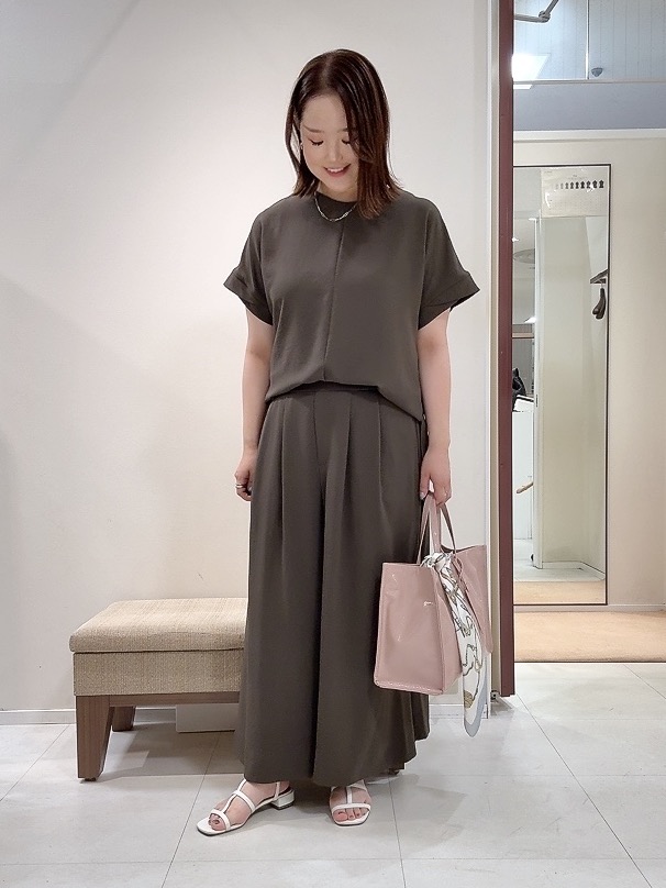 YUIさんの「UNTITLED｜【セットアップ可/UVカット/前後2WAY】リラクシーフレンチスリーブブラウス」を使ったコーディネート