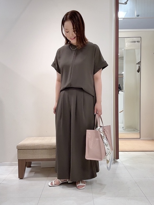 YUIさんの「UNTITLED｜【セットアップ可/UVカット/前後2WAY】リラクシーフレンチスリーブブラウス」を使ったコーディネート