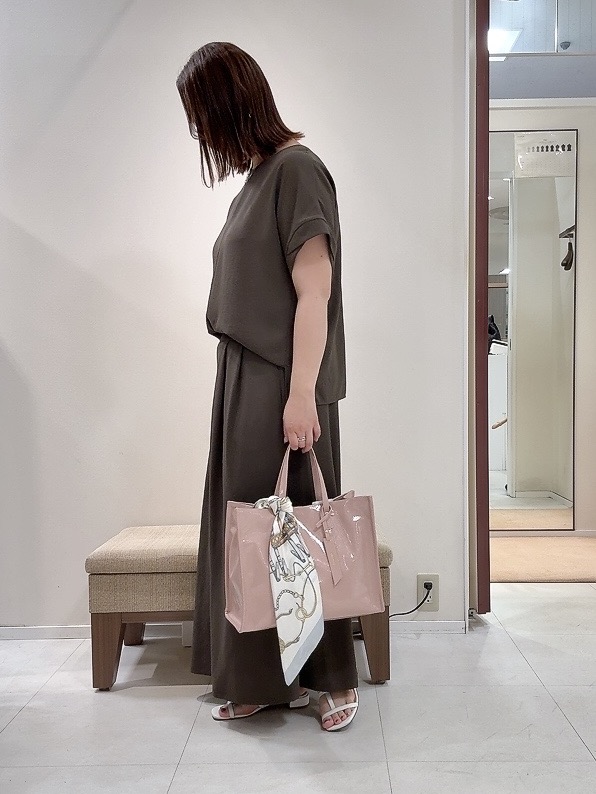 YUIさんの「UNTITLED｜【セットアップ可/UVカット/前後2WAY】リラクシーフレンチスリーブブラウス」を使ったコーディネート