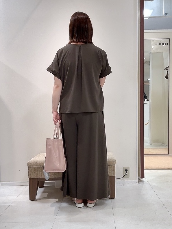 YUIさんの「UNTITLED｜【セットアップ可/UVカット/前後2WAY】リラクシーフレンチスリーブブラウス」を使ったコーディネート