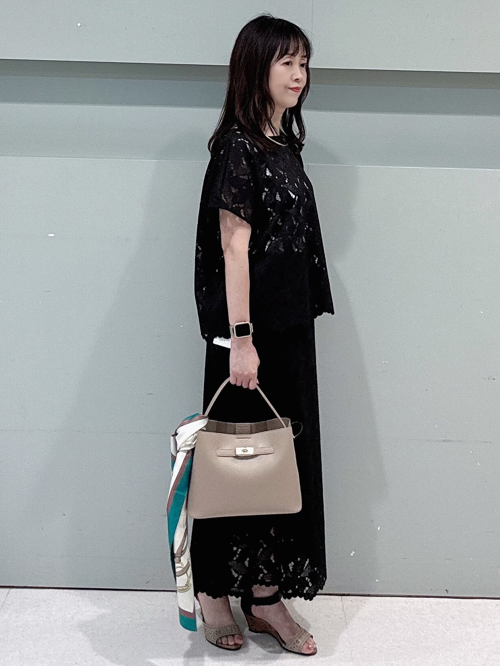 makiさんの「UNTITLED｜【セットアップ可/品のある透け感】リーフレースブラウス」を使ったコーディネート