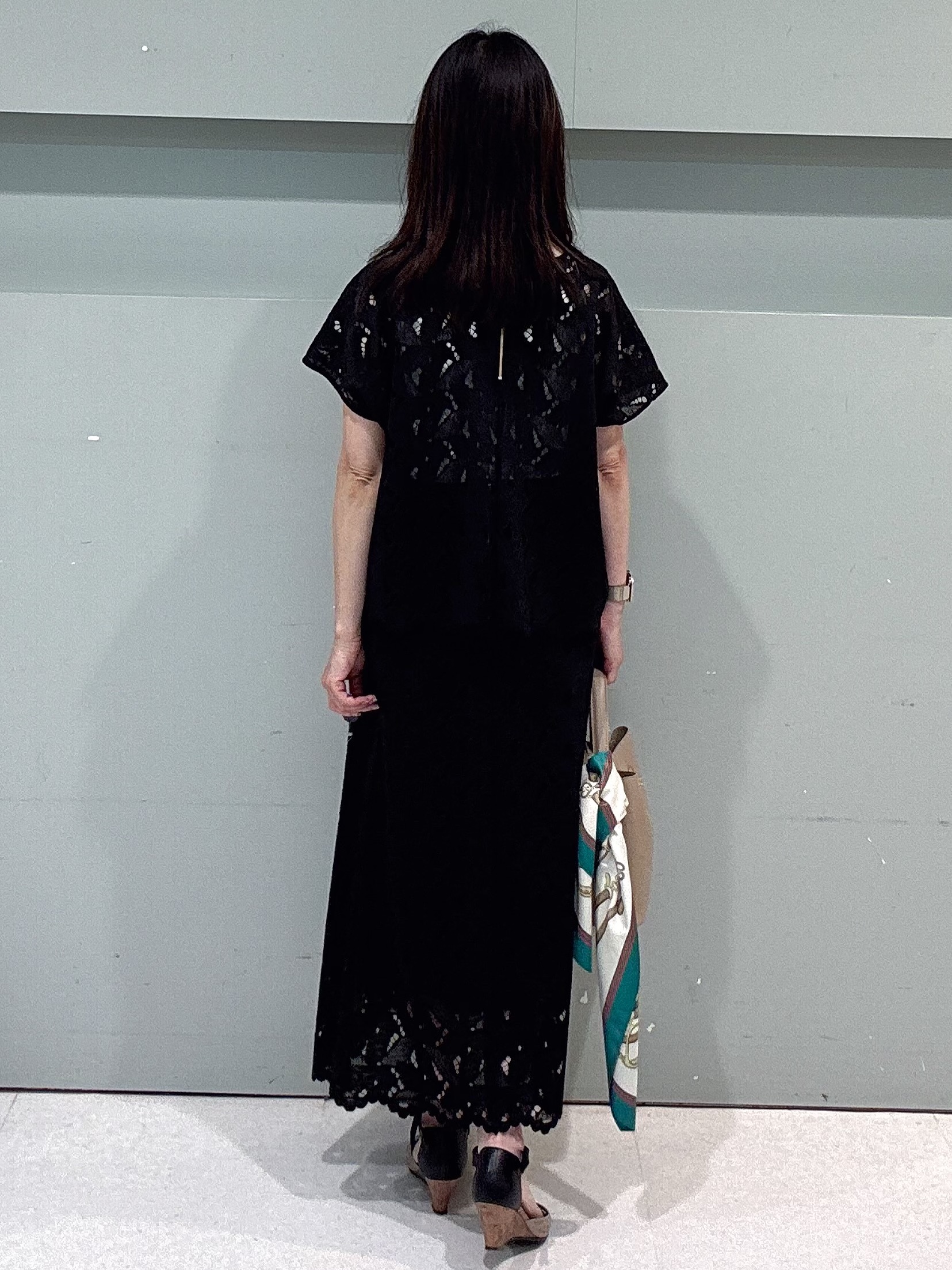 makiさんの「UNTITLED｜【セットアップ可/品のある透け感】リーフレースブラウス」を使ったコーディネート