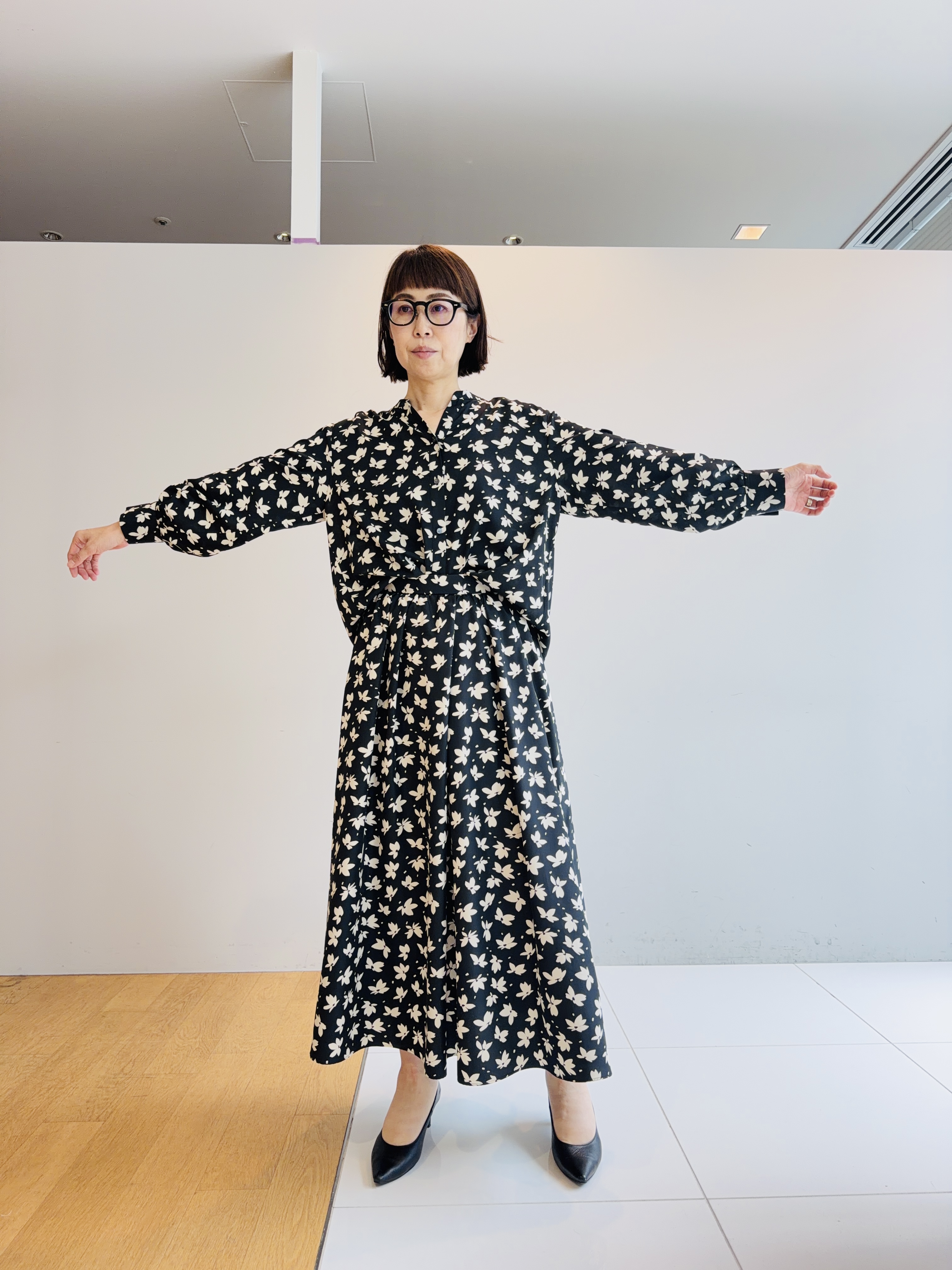 murayamaさんの「INDIVI｜【着映え】モノトーンフラワー柄ブラウス」を使ったコーディネート
