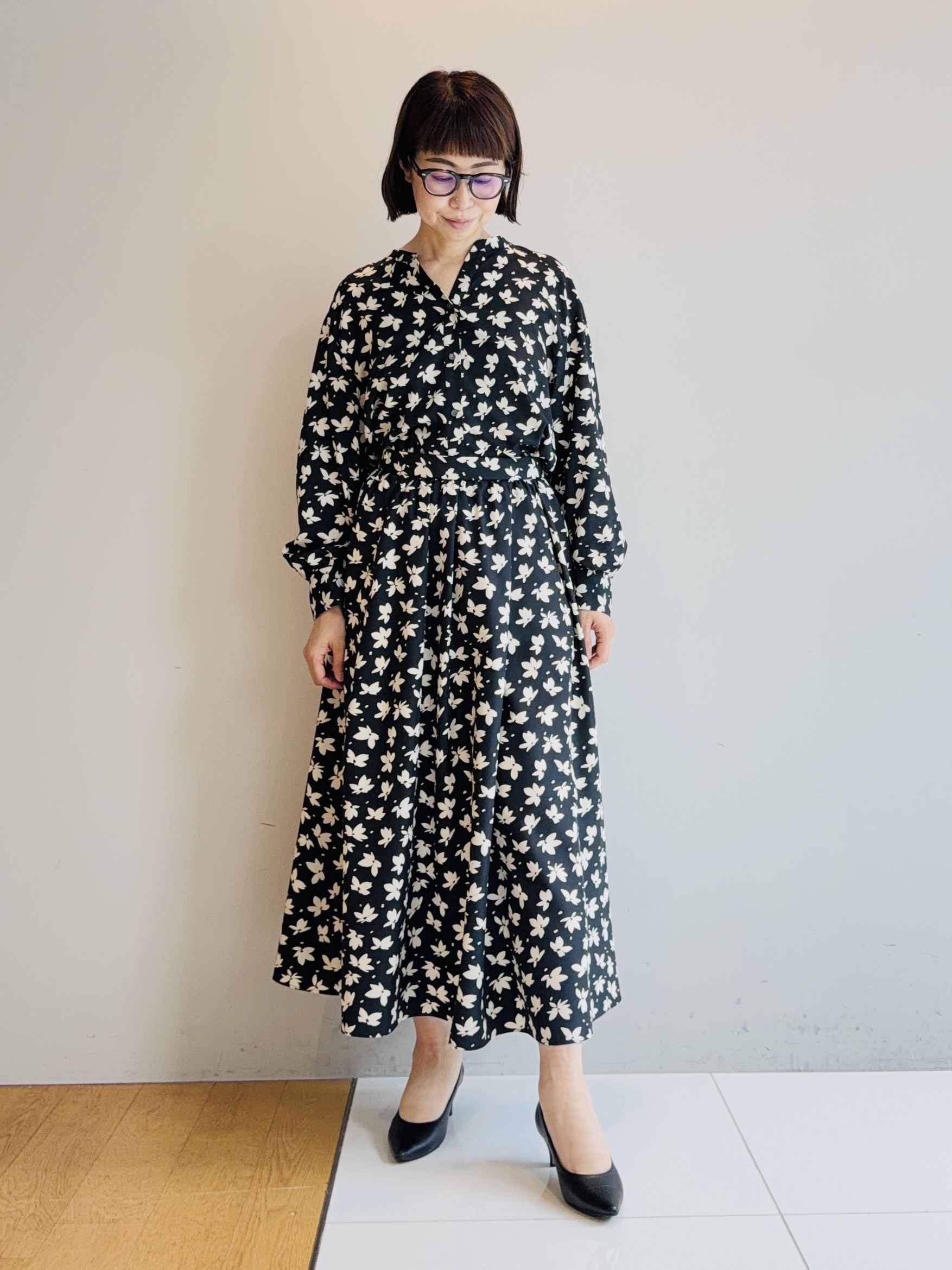 murayamaさんの「INDIVI｜【着映え】モノトーンフラワー柄ブラウス」を使ったコーディネート
