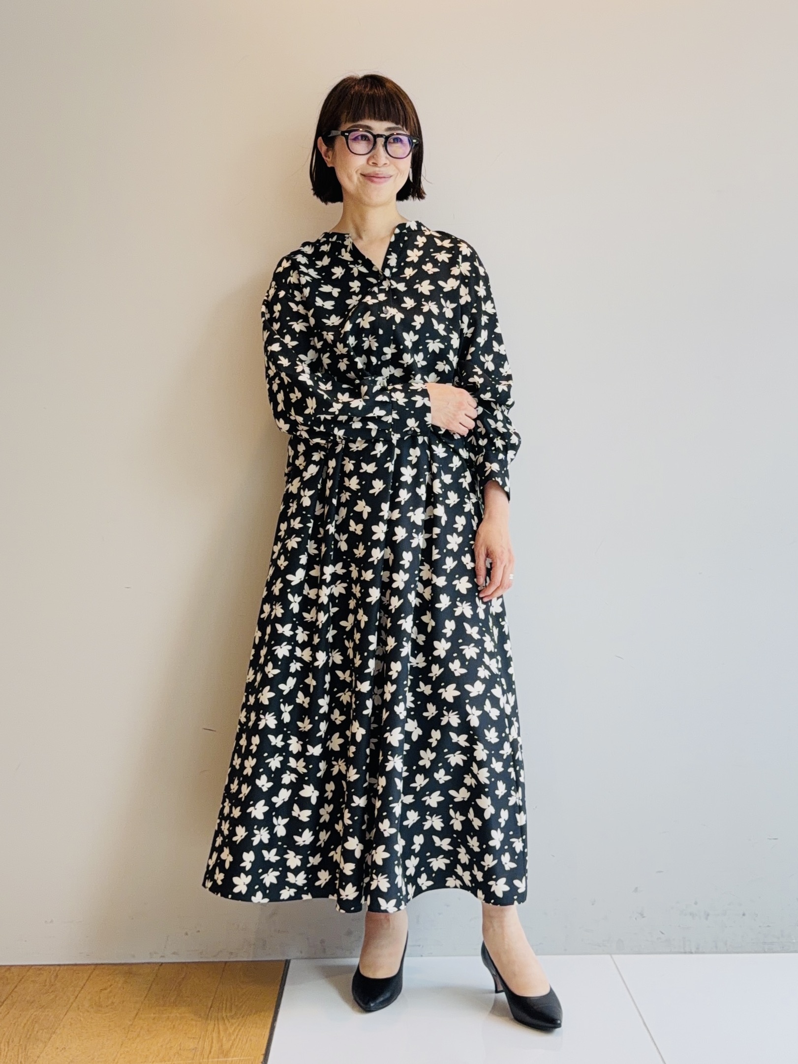 murayamaさんの「INDIVI｜【着映え】モノトーンフラワー柄ブラウス」を使ったコーディネート