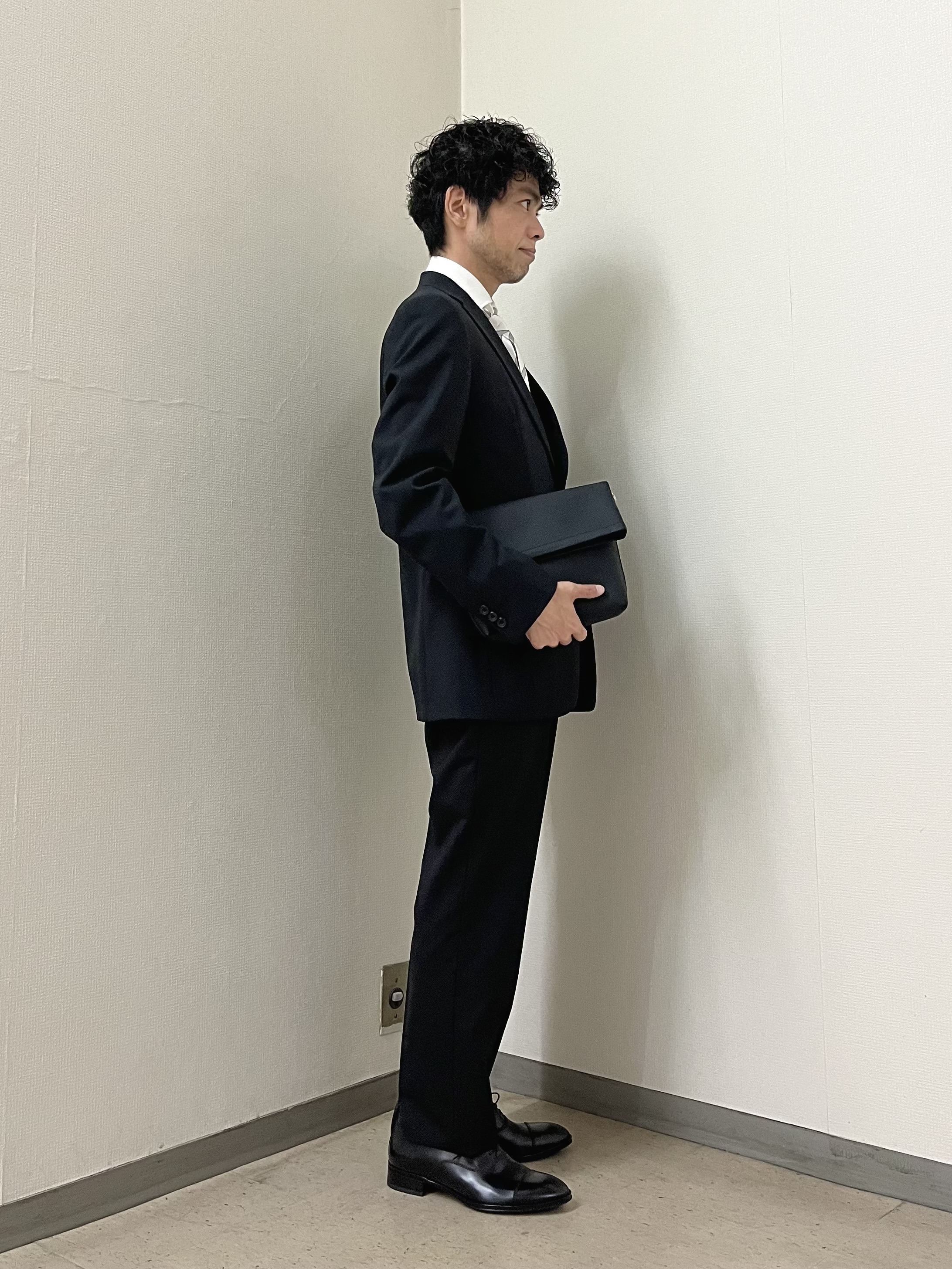 URAさんの「TAKEO KIKUCHI｜【Begin掲載】コーデュラ（R）夏素材ウールトロ　ストレッチスーツ」を使ったコーディネート