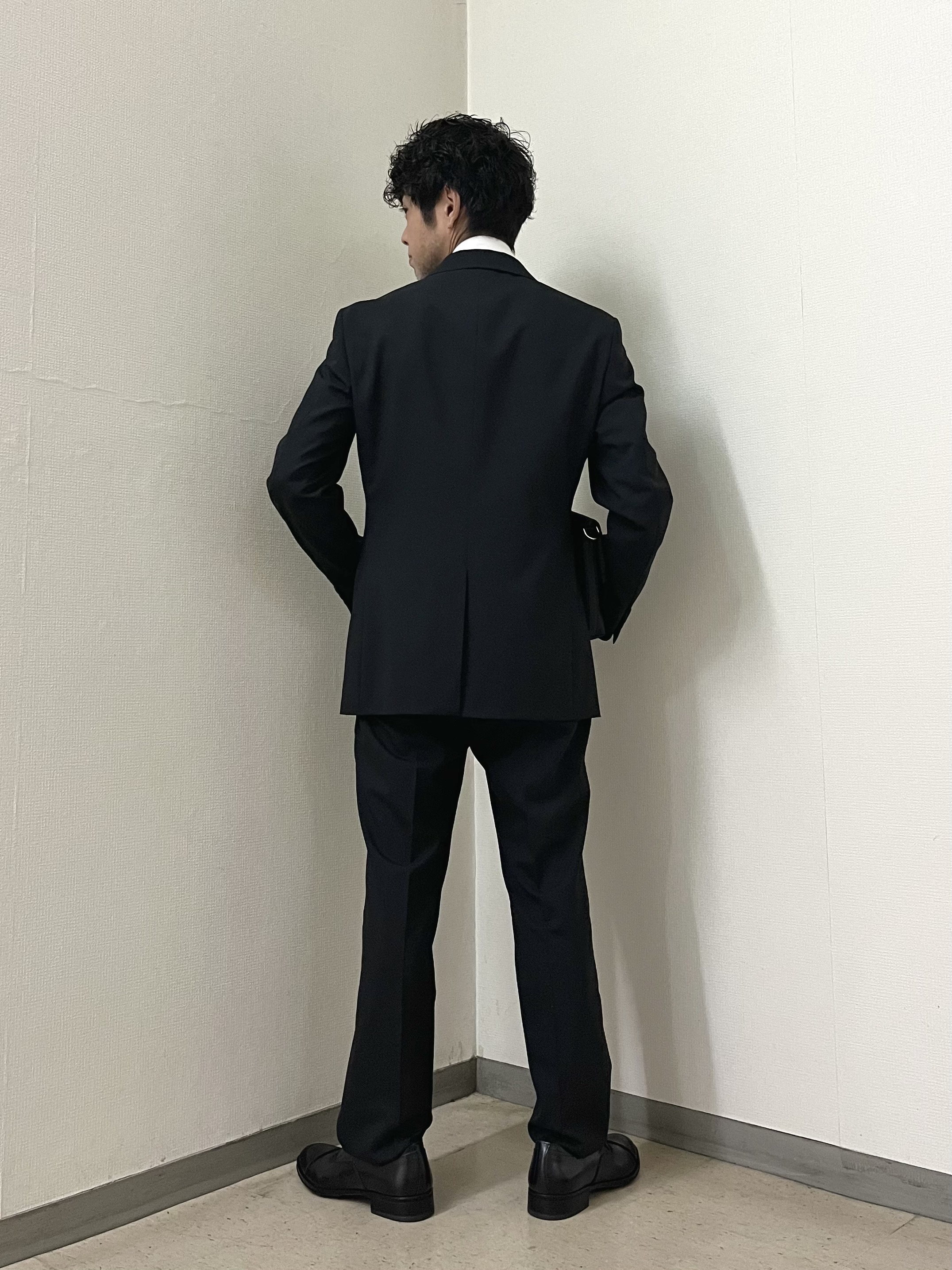 URAさんの「TAKEO KIKUCHI｜【Begin掲載】コーデュラ（R）夏素材ウールトロ　ストレッチスーツ」を使ったコーディネート