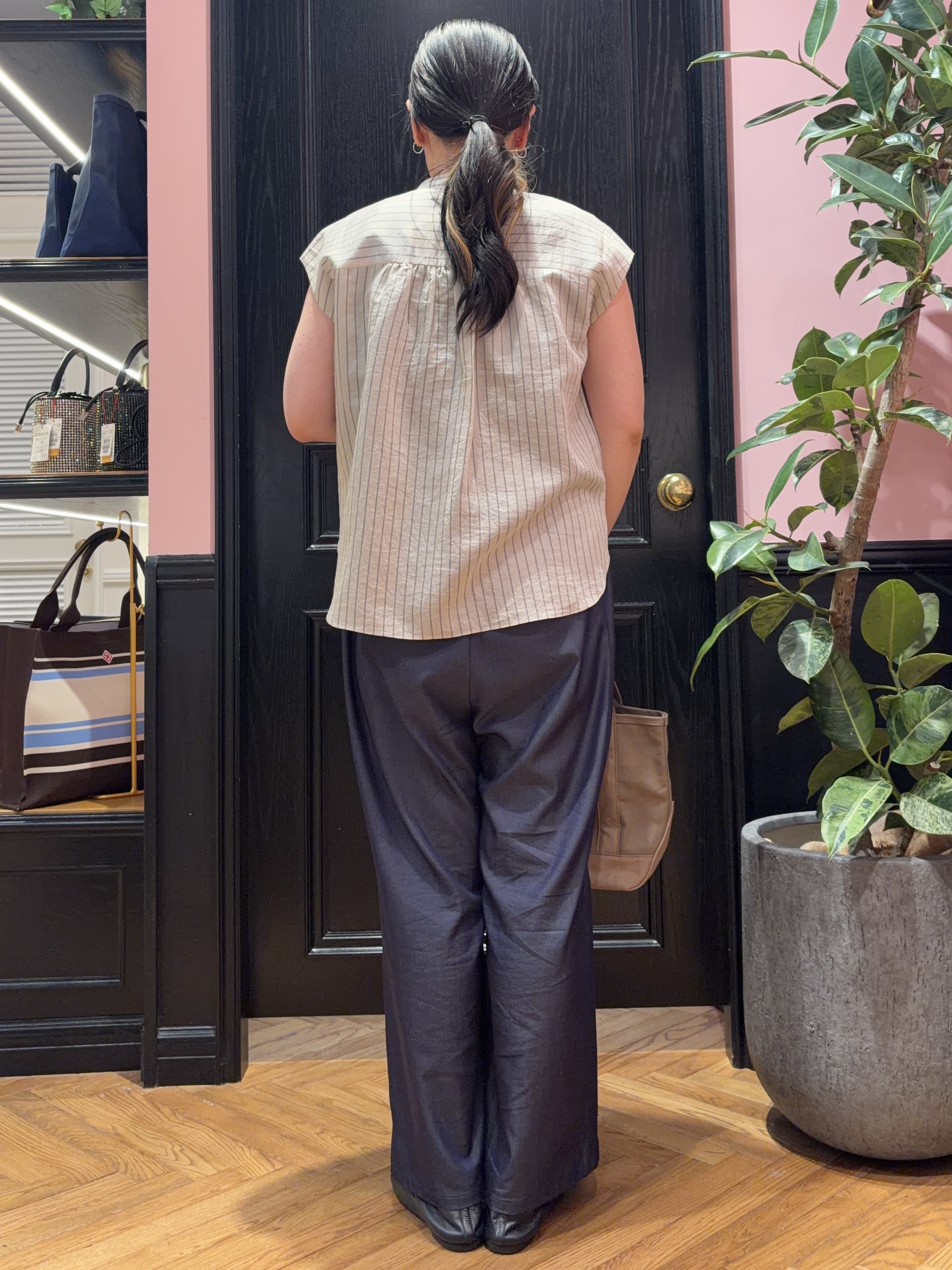 SAKAIさんの「DRESSTERIOR｜ストライプフレンチスリーブフリルブラウス」を使ったコーディネート