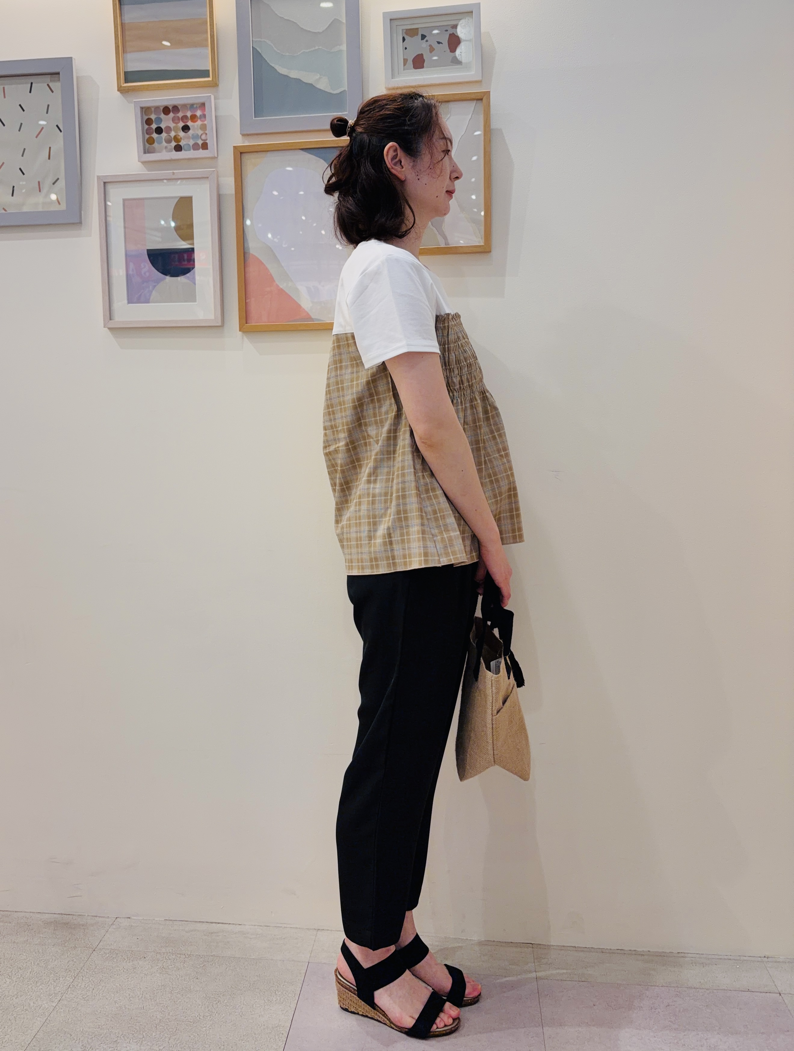 Nanaさんの「SHOO･LA･RUE｜【S-LL/洗濯機可/体型カバー】インせずサマ見え ビスチェ風異素材ドッキングTシャツ」を使ったコーディネート
