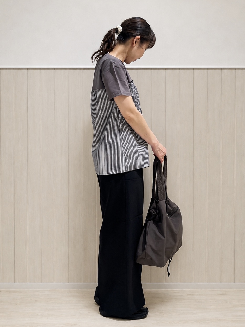 まつみさんの「SHOO･LA･RUE｜【S-LL/洗濯機可/体型カバー】インせずサマ見え ビスチェ風異素材ドッキングTシャツ」を使ったコーディネート