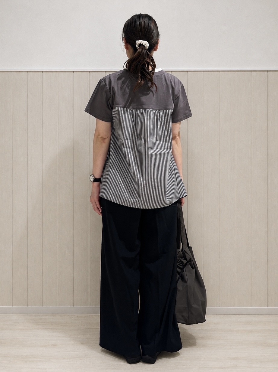 まつみさんの「SHOO･LA･RUE｜【S-LL/洗濯機可/体型カバー】インせずサマ見え ビスチェ風異素材ドッキングTシャツ」を使ったコーディネート