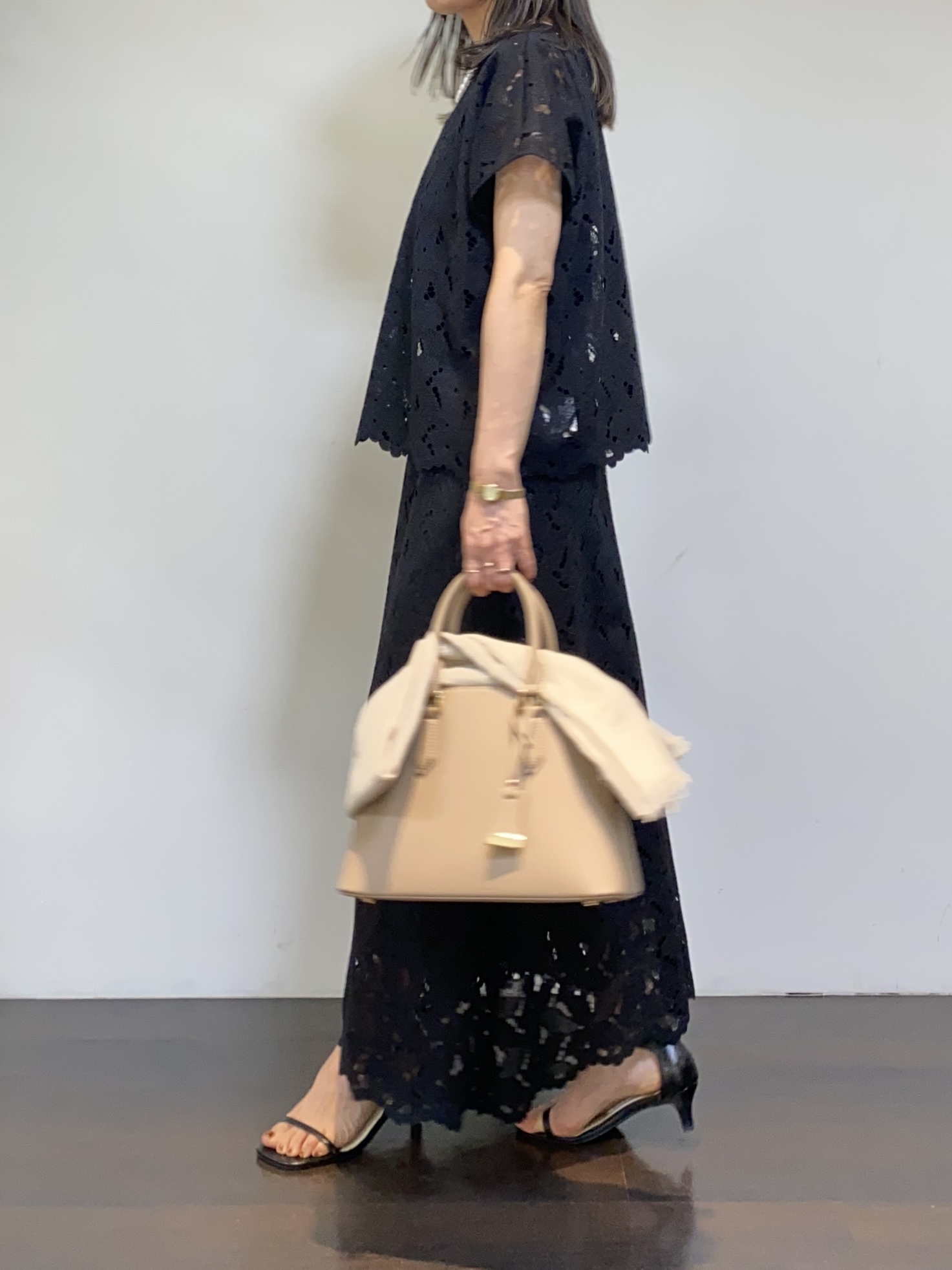 tomoさんの「UNTITLED｜【セットアップ可/品のある透け感】リーフレースブラウス」を使ったコーディネート