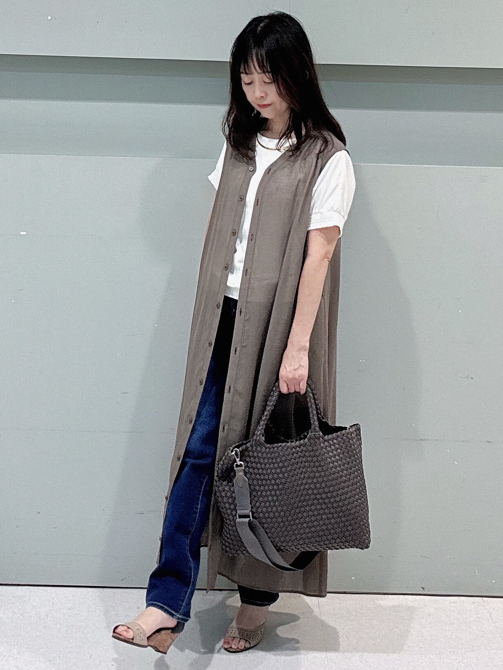 makiさんの「UNTITLED｜【秋映え/ジレとしても〇】シアーVネックワンピース」を使ったコーディネート