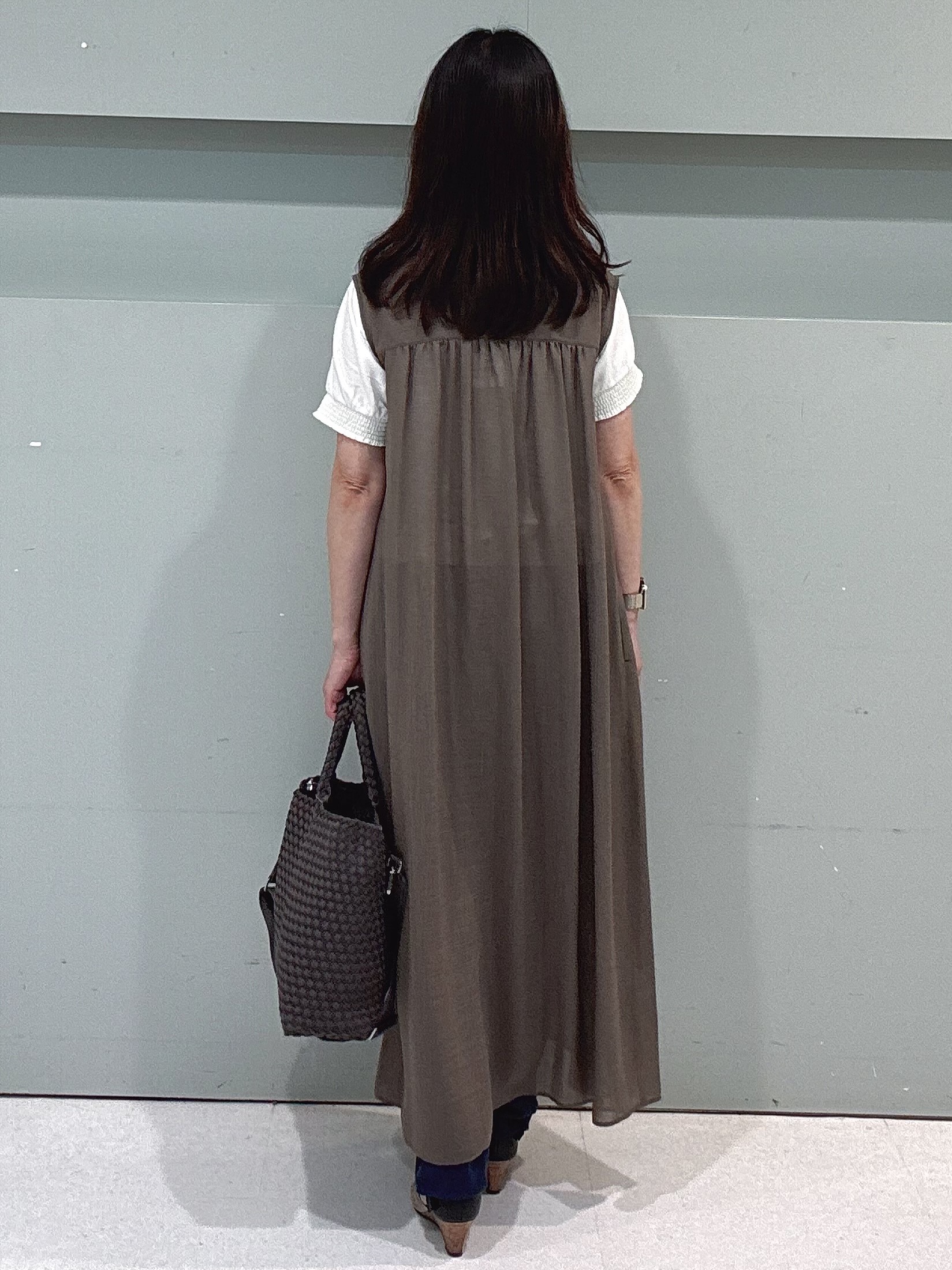 makiさんの「UNTITLED｜【秋映え/ジレとしても〇】シアーVネックワンピース」を使ったコーディネート