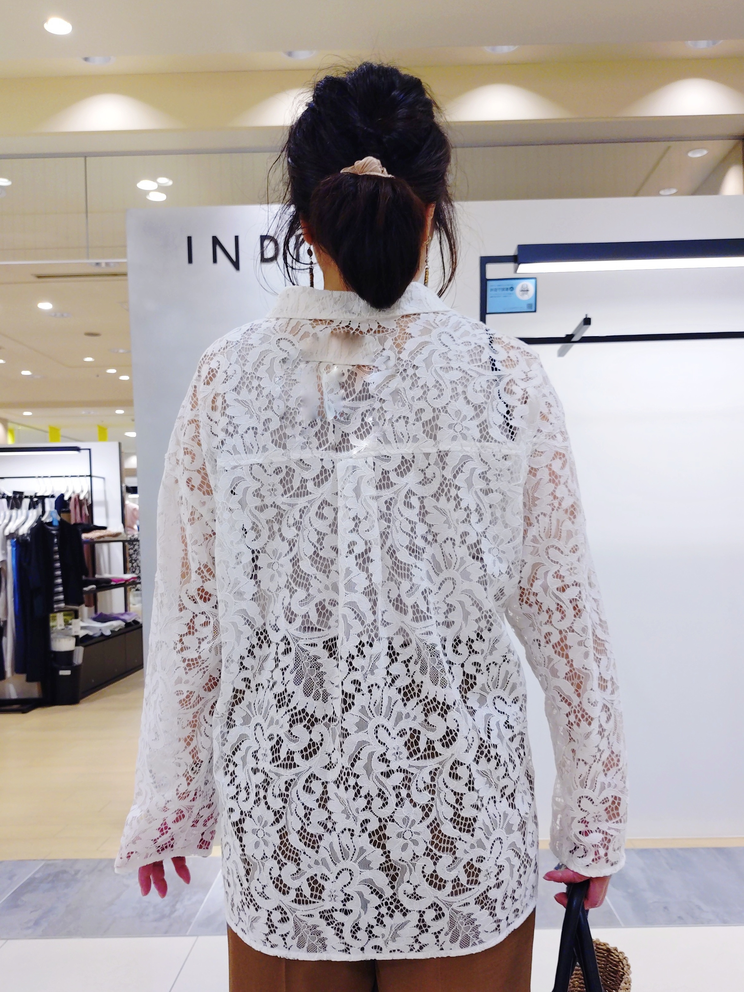 TOMOMIさんの「INDIVI｜【洗える／メッシュ素材／SETUP可能】ワイドパンツ」を使ったコーディネート
