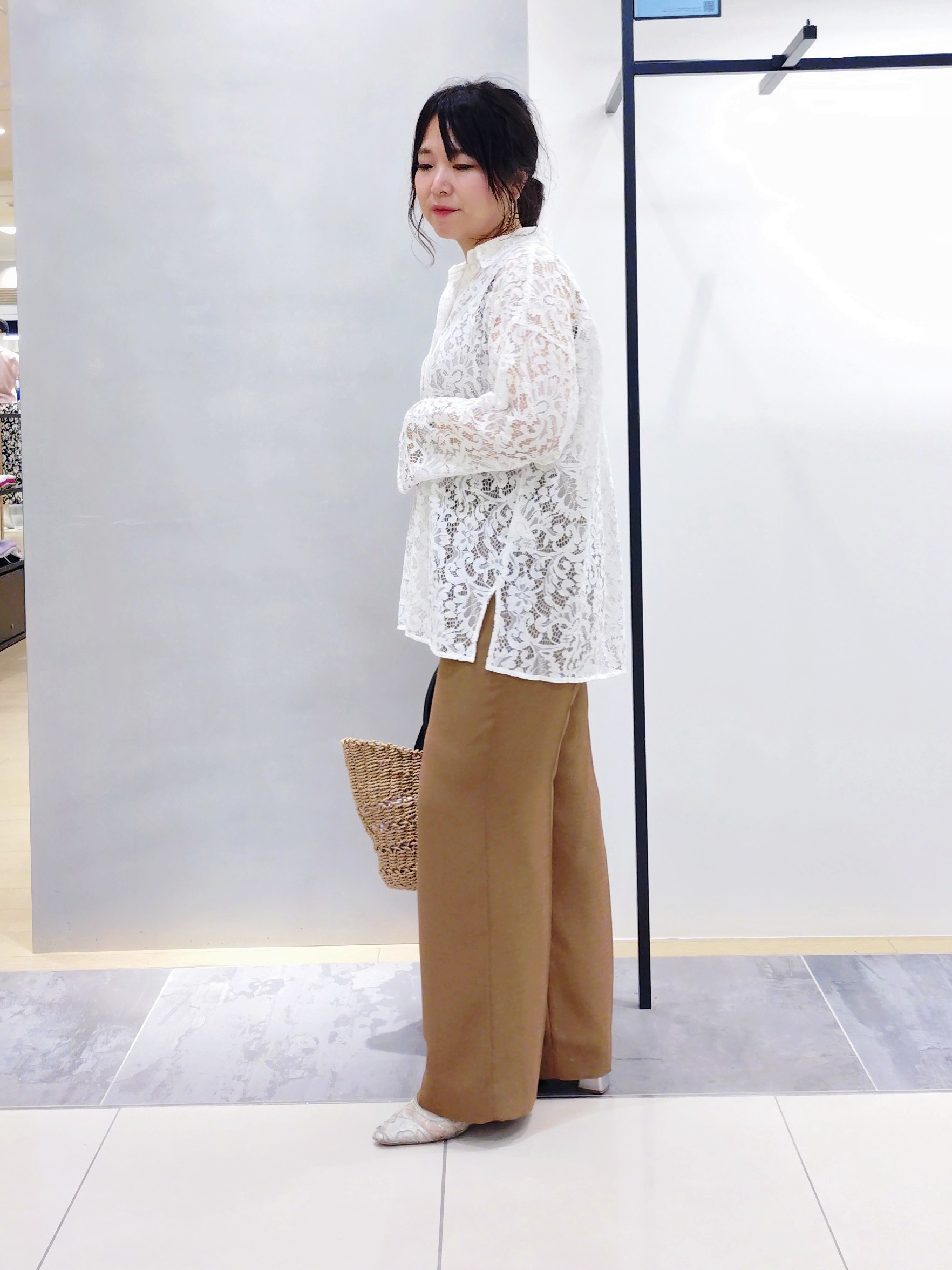 TOMOMIさんの「INDIVI｜【洗える／メッシュ素材／SETUP可能】ワイドパンツ」を使ったコーディネート