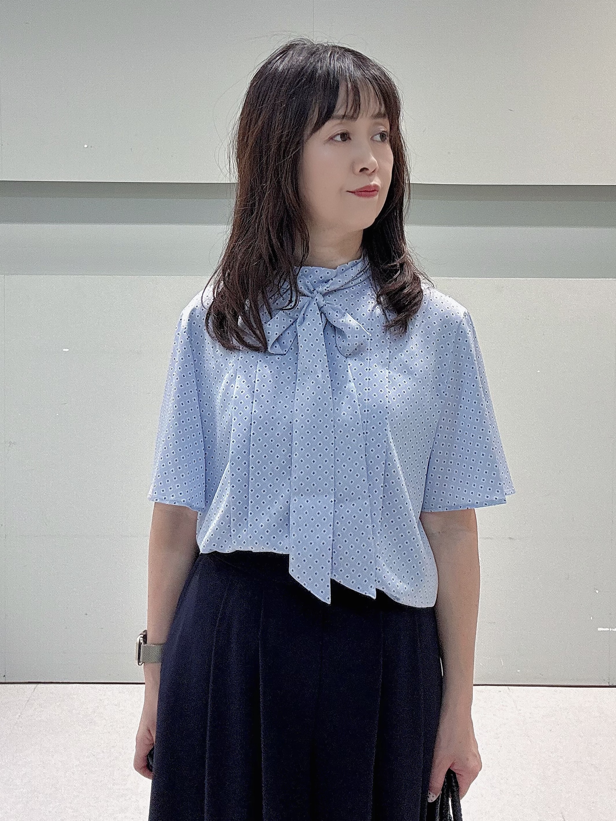 makiさんの「UNTITLED｜【通勤オフィス/スーツインナー】ダイヤジオメプリントブラウス」を使ったコーディネート
