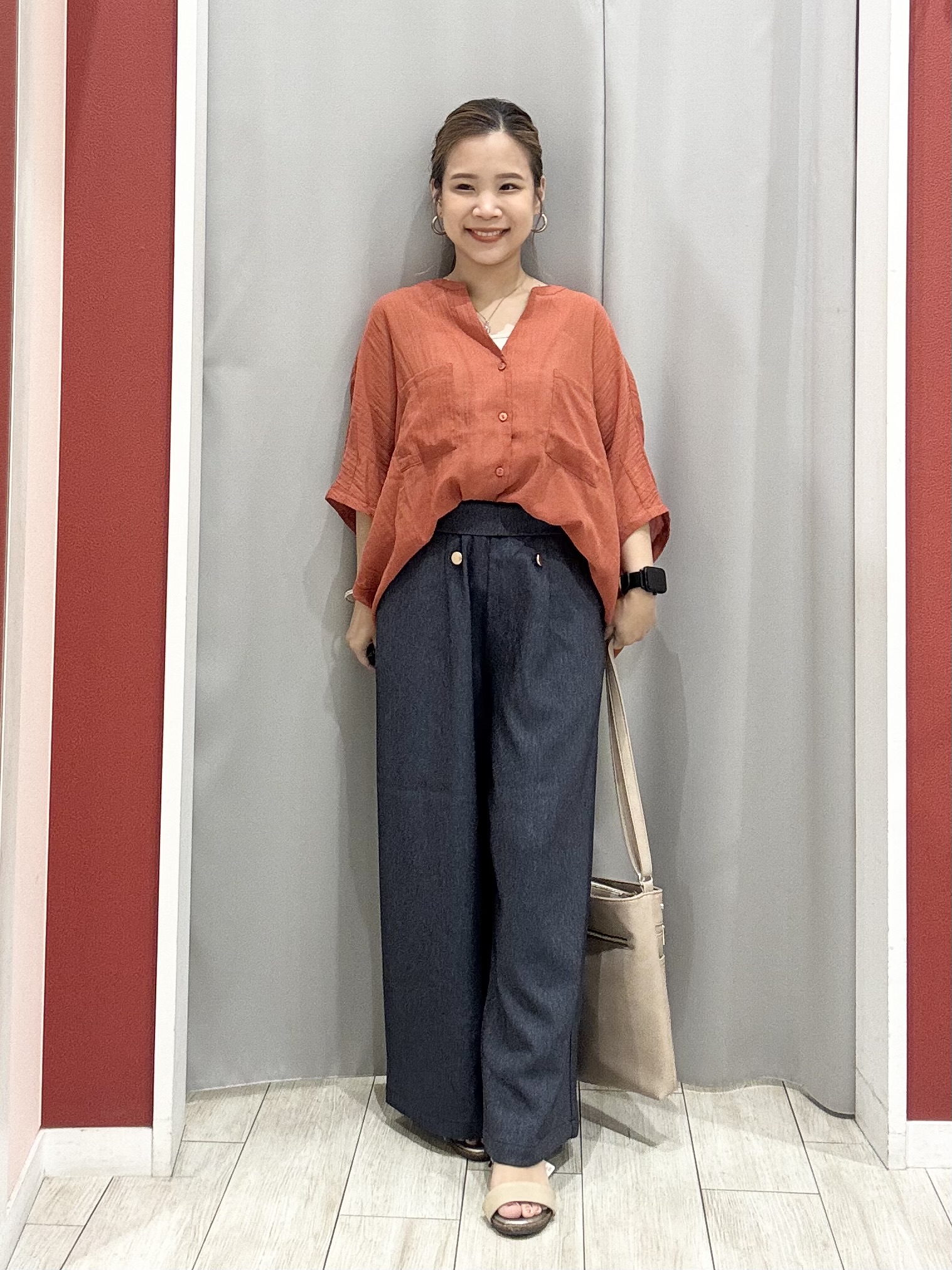 shioさんの「SHOO･LA･RUE｜【洗濯機可/選べる6色】程よいシアー感が涼し気 ゆったりワッシャードルマンブラウス」を使ったコーディネート