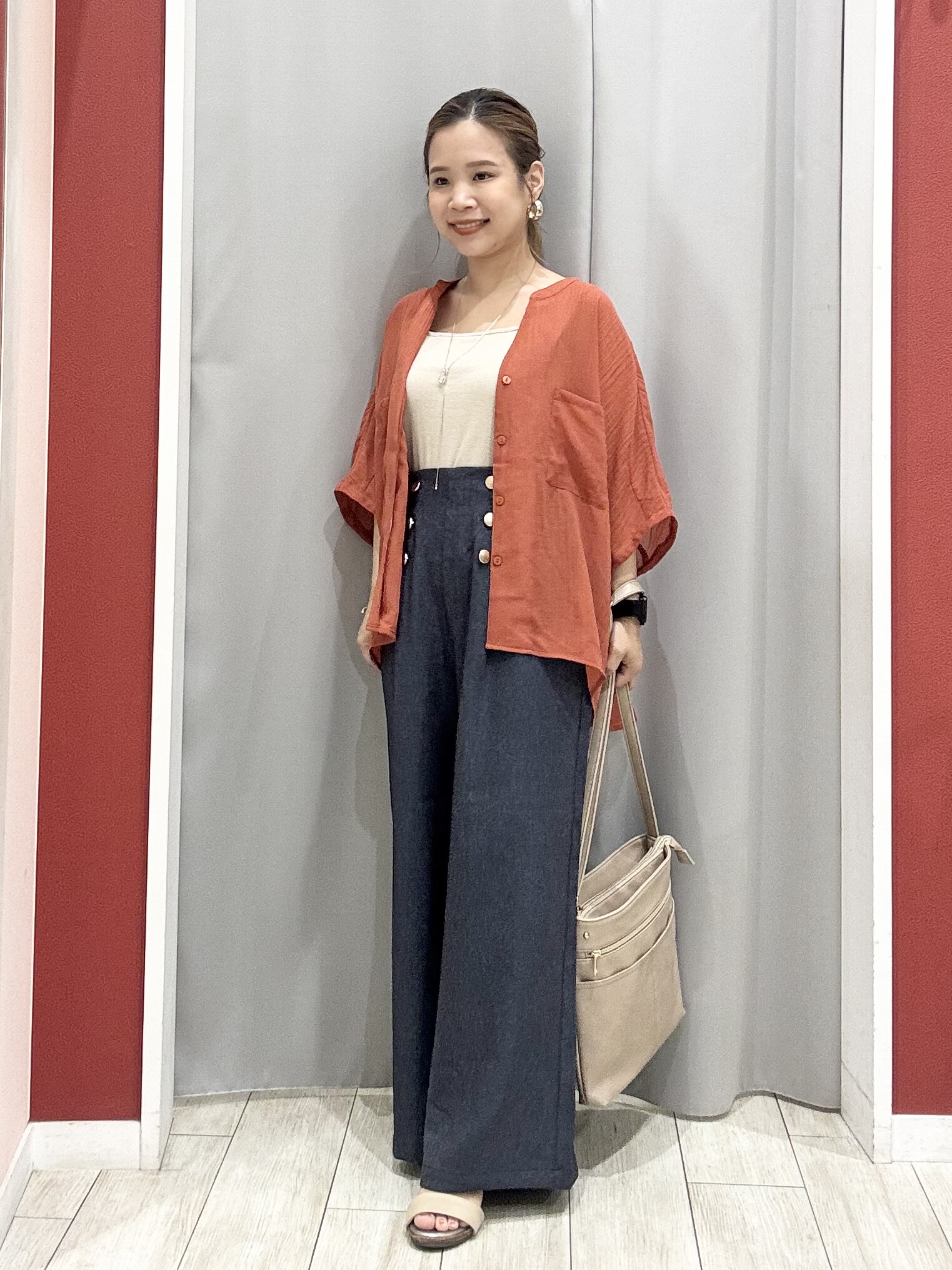 shioさんの「SHOO･LA･RUE｜【洗濯機可/選べる6色】程よいシアー感が涼し気 ゆったりワッシャードルマンブラウス」を使ったコーディネート