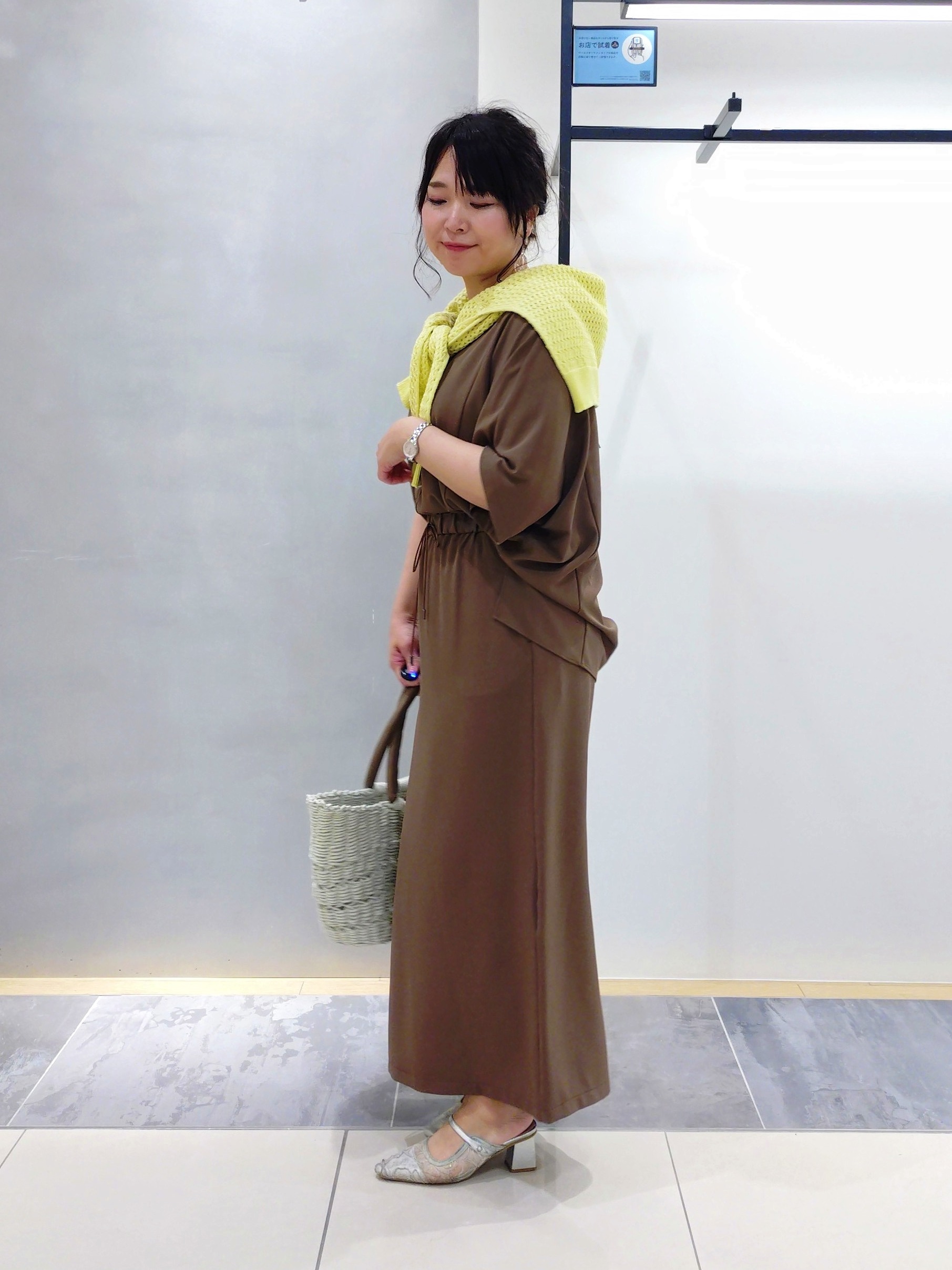 TOMOMIさんの「INDIVI｜【体型＆二の腕カバー/着る日傘】ドルマントップス」を使ったコーディネート