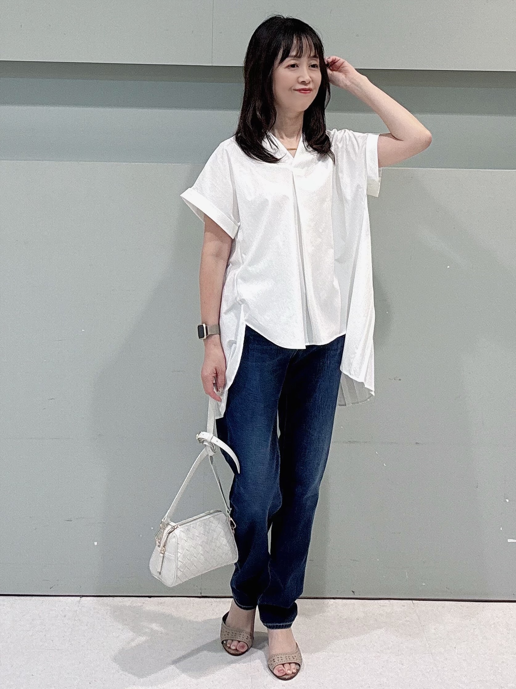 makiさんの「UNTITLED｜【吸水速乾/接触冷感】バックプリーツデザインブラウス」を使ったコーディネート