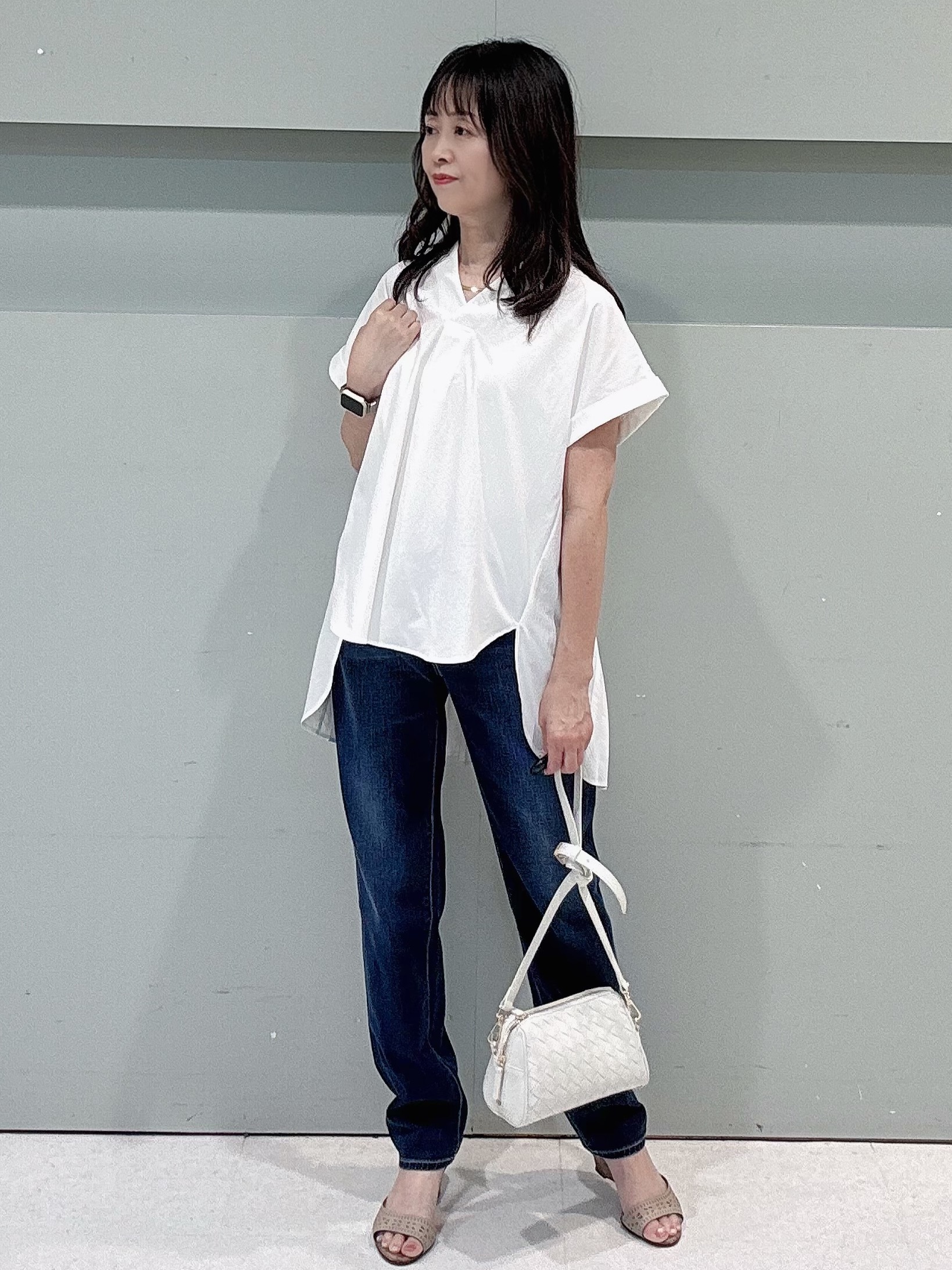 makiさんの「UNTITLED｜【吸水速乾/接触冷感】バックプリーツデザインブラウス」を使ったコーディネート