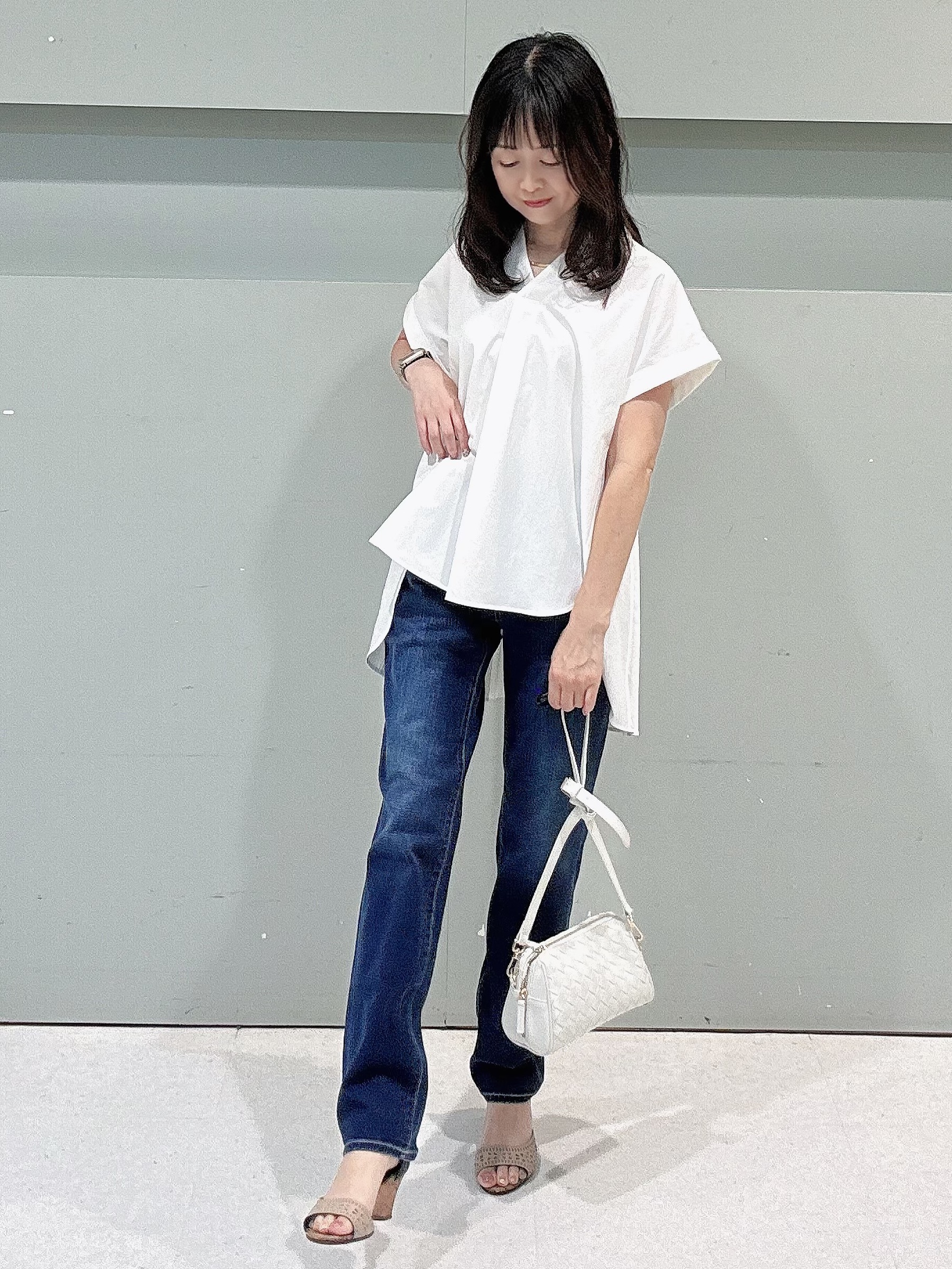 makiさんの「UNTITLED｜【吸水速乾/接触冷感】バックプリーツデザインブラウス」を使ったコーディネート