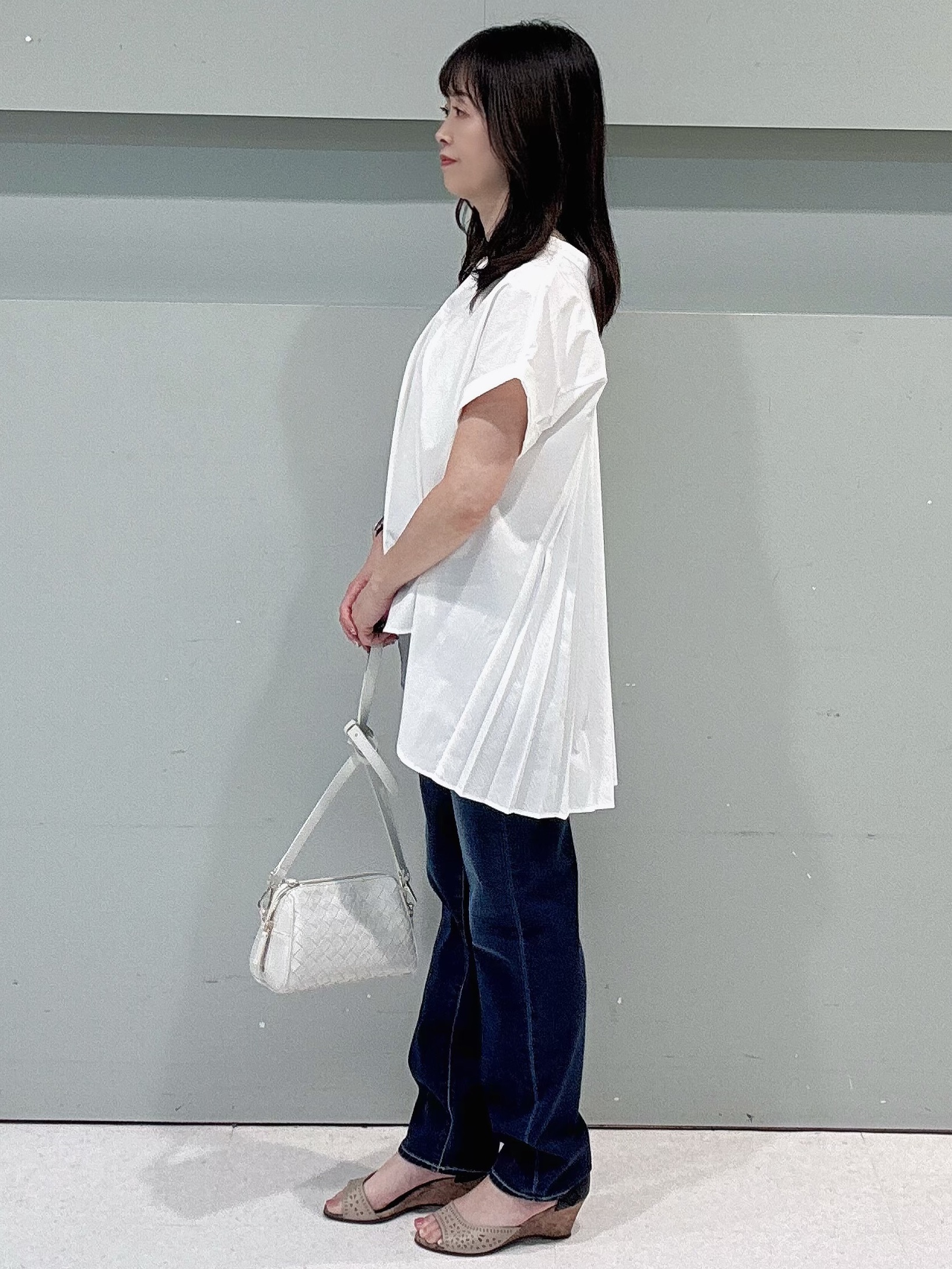 makiさんの「UNTITLED｜【吸水速乾/接触冷感】バックプリーツデザインブラウス」を使ったコーディネート