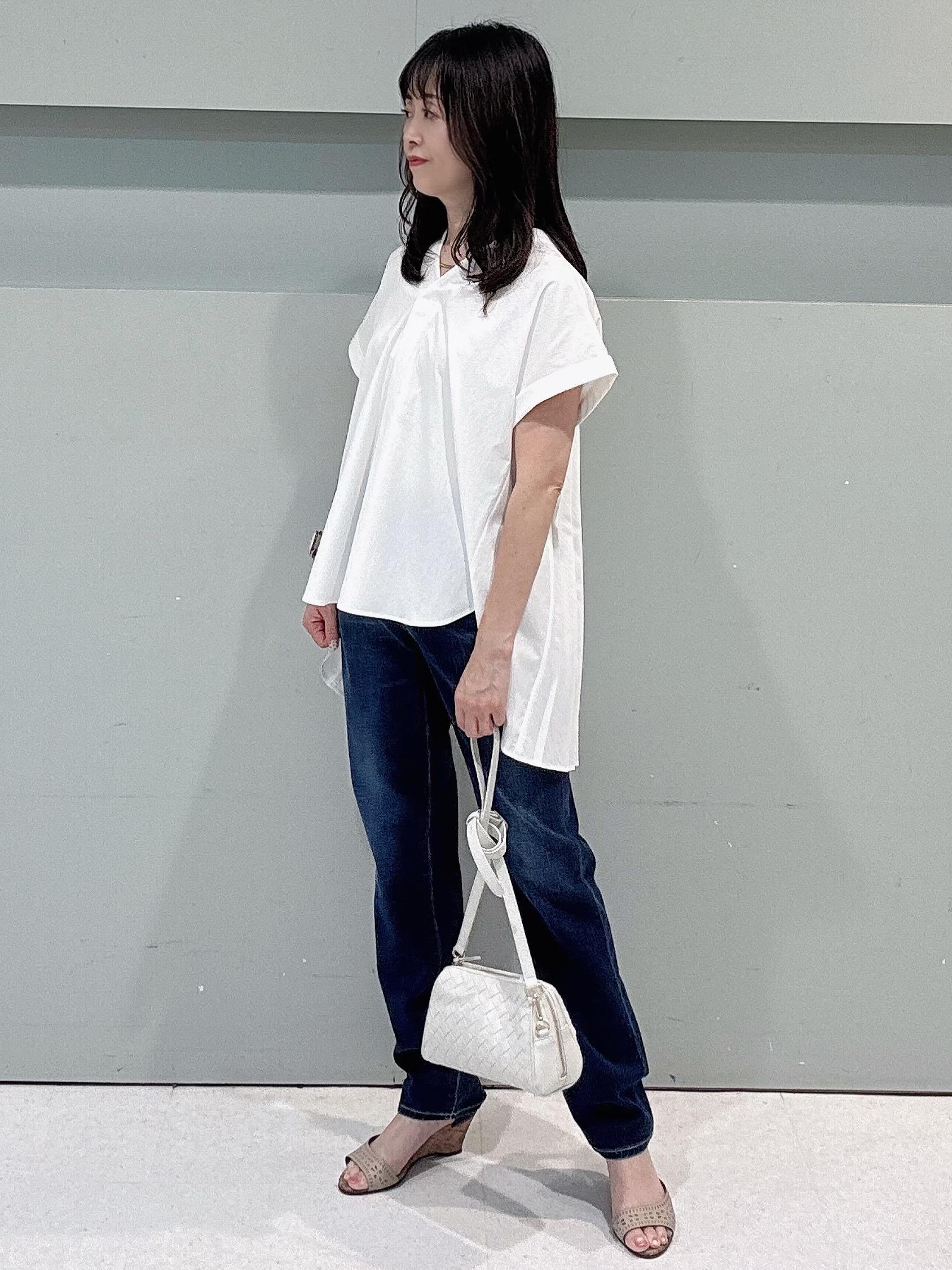 makiさんの「UNTITLED｜【吸水速乾/接触冷感】バックプリーツデザインブラウス」を使ったコーディネート
