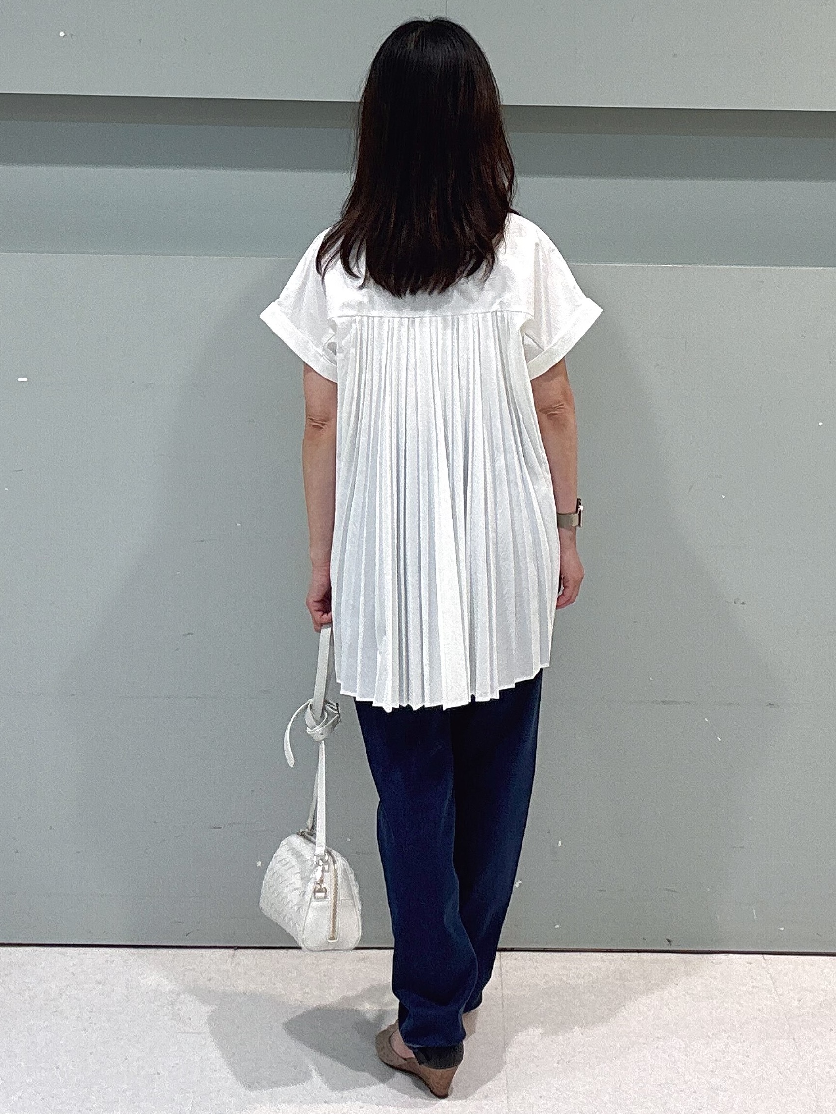 makiさんの「UNTITLED｜【吸水速乾/接触冷感】バックプリーツデザインブラウス」を使ったコーディネート