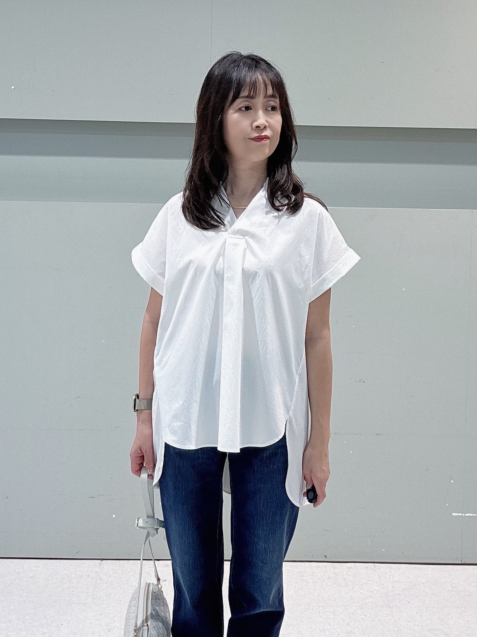 makiさんの「UNTITLED｜【吸水速乾/接触冷感】バックプリーツデザインブラウス」を使ったコーディネート