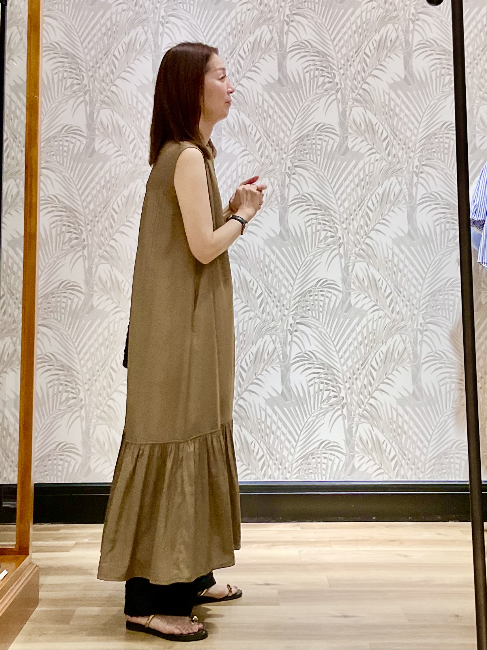 Hiwatashiさんの「DRESSTERIOR｜【ウォッシャブル/ウエストゴム】コットンエンブロイダリー イージーパンツ」を使ったコーディネート
