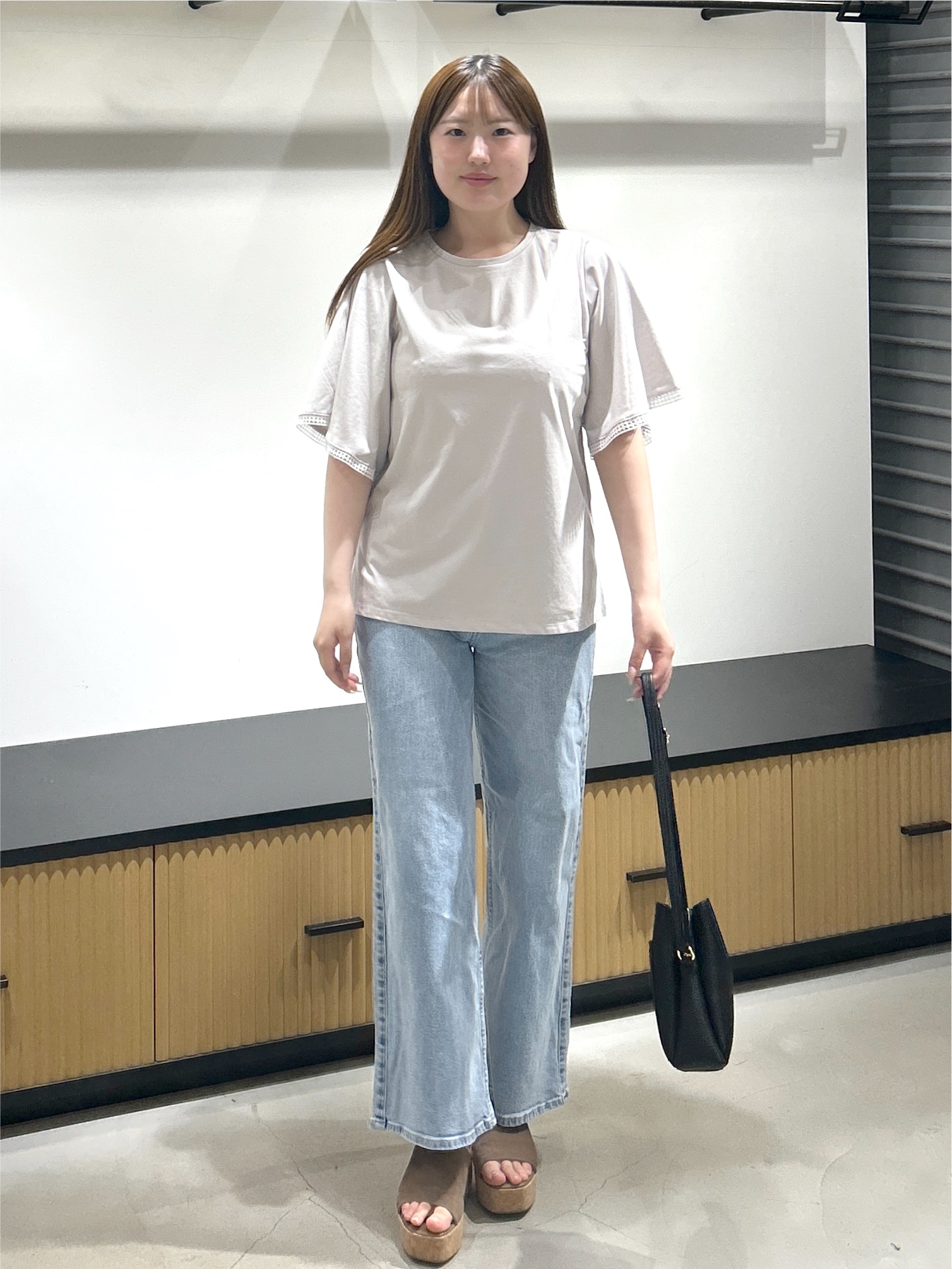 sayaさんの「OPAQUE.CLIP｜袖口レースフレアスリーブカットソー【洗濯機OK】」を使ったコーディネート