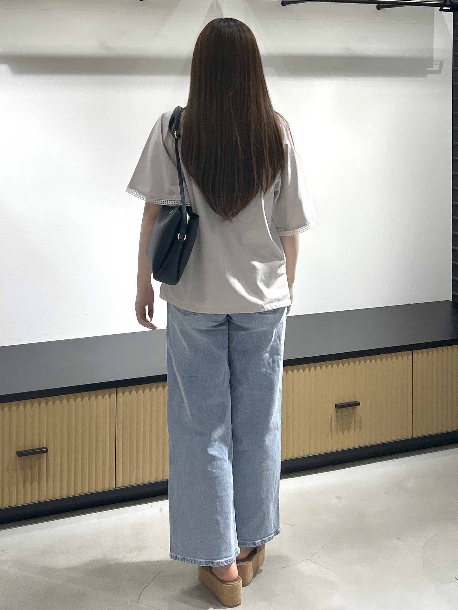 sayaさんの「OPAQUE.CLIP｜袖口レースフレアスリーブカットソー【洗濯機OK】」を使ったコーディネート