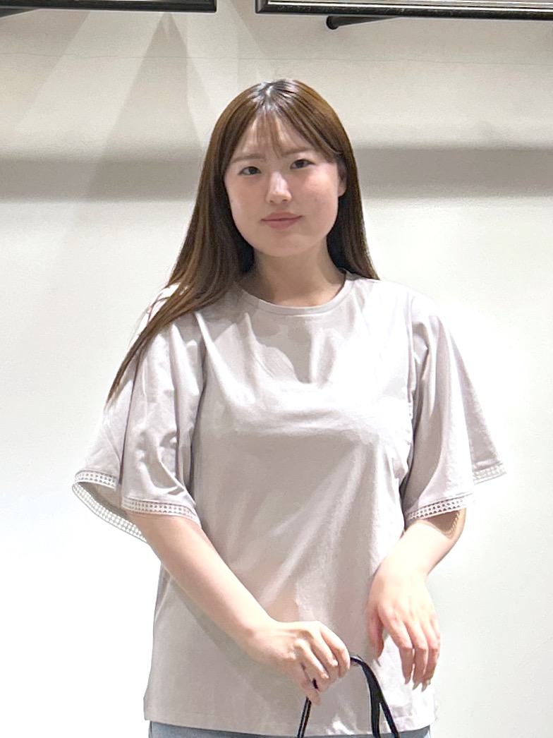 sayaさんの「OPAQUE.CLIP｜袖口レースフレアスリーブカットソー【洗濯機OK】」を使ったコーディネート