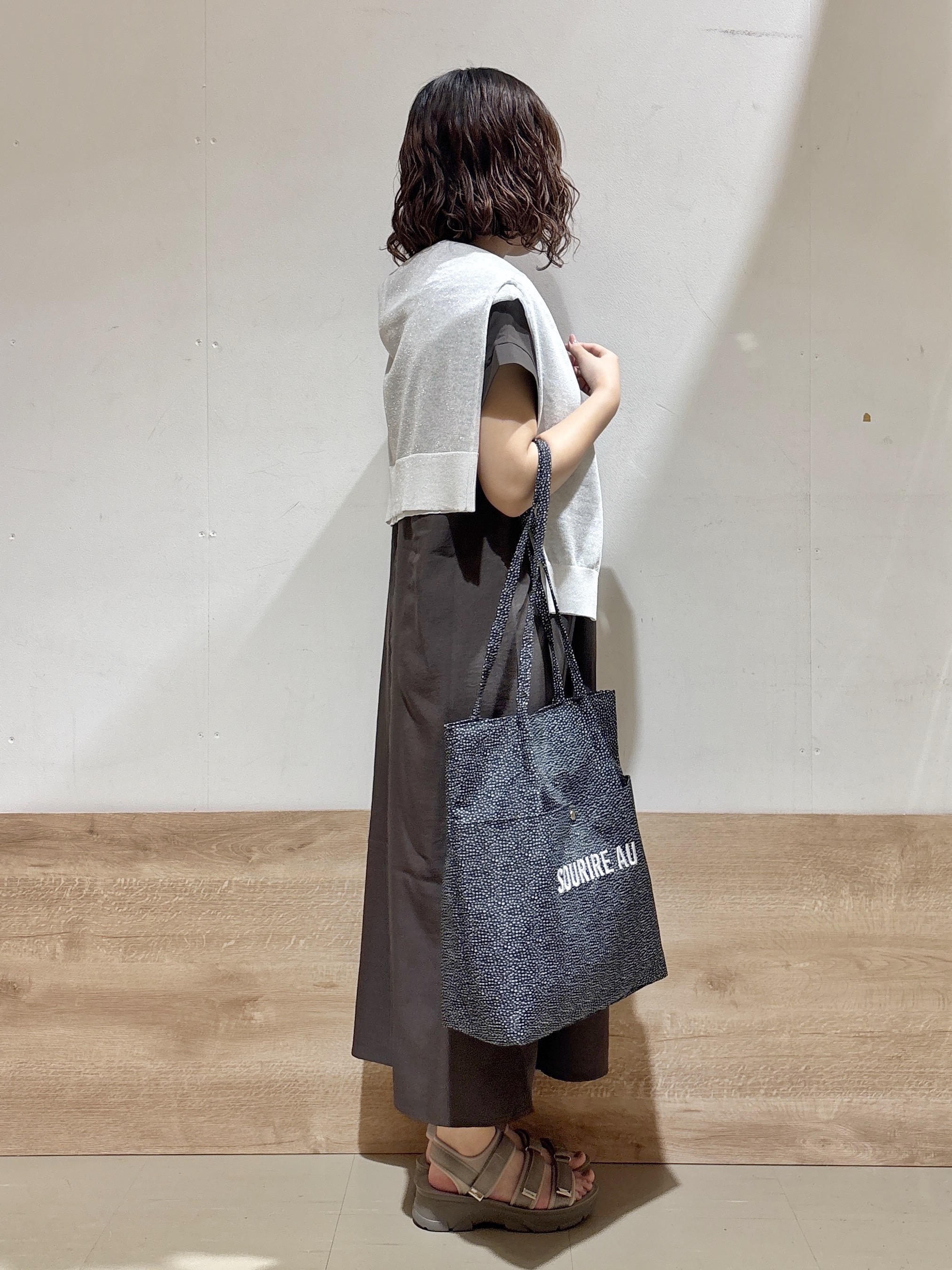 るねさんの「SHOO･LA･RUE｜【通気性〇/洗濯機可/S-LL】シアーラメカーディガン」を使ったコーディネート