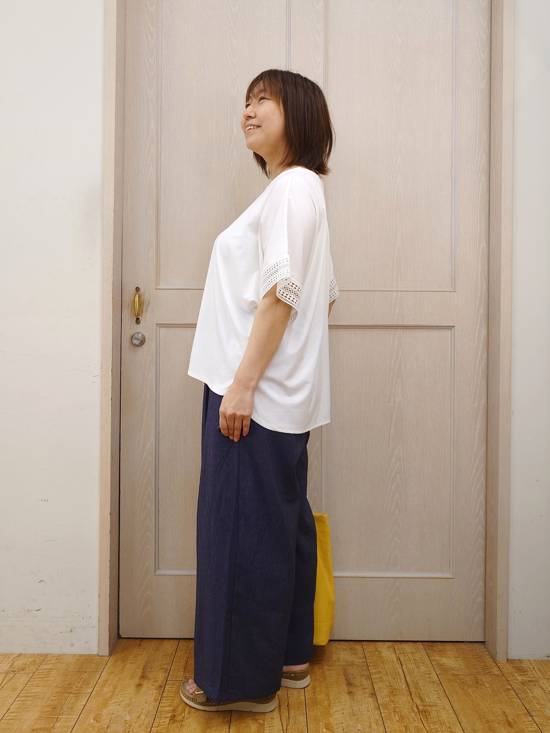 とろろさんの「SHOO･LA･RUE｜【UV/洗濯機可/体型カバー】ヒップ周りが隠せる お袖レースTシャツ」を使ったコーディネート