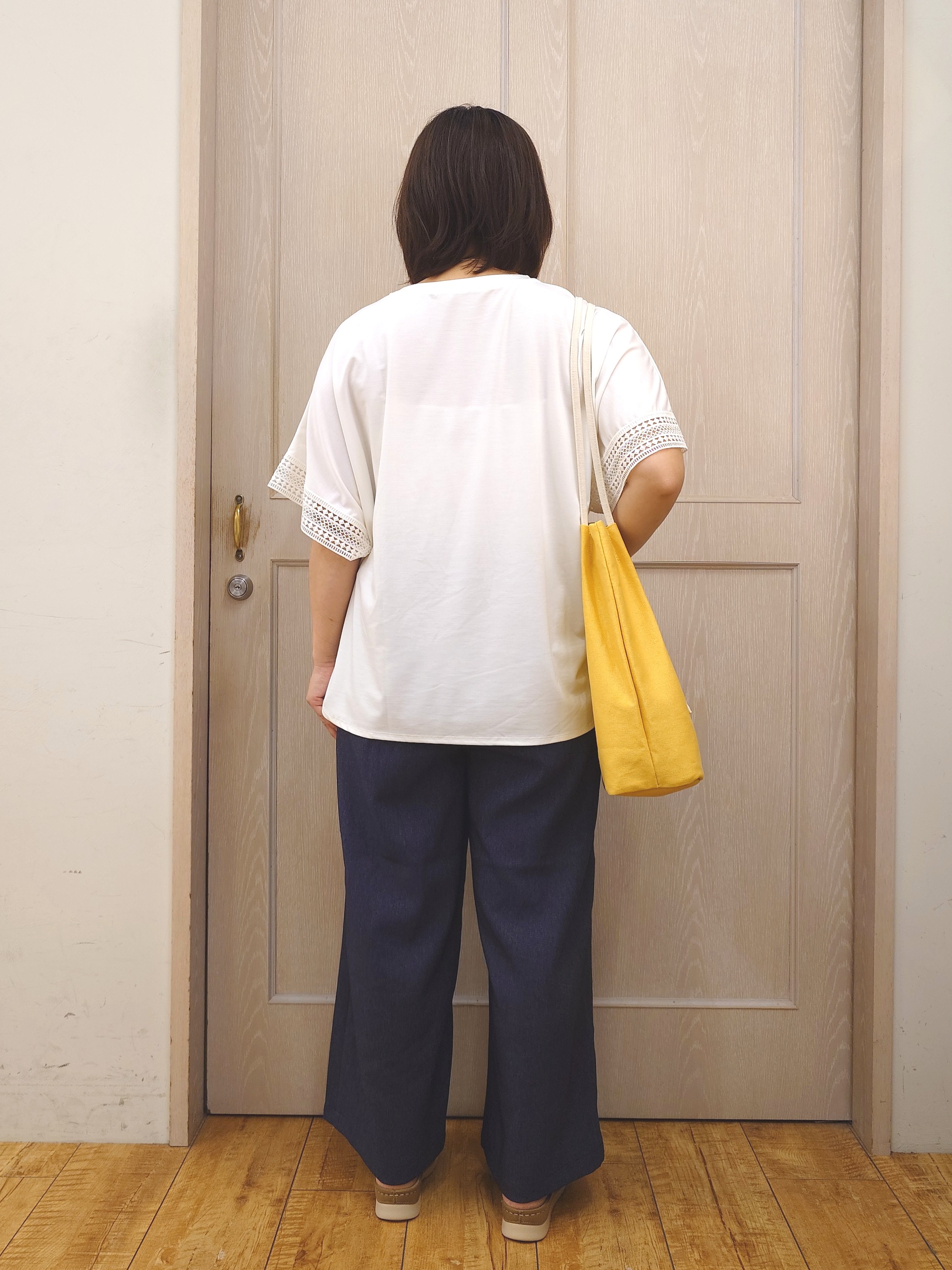 とろろさんの「SHOO･LA･RUE｜【UV/洗濯機可/体型カバー】ヒップ周りが隠せる お袖レースTシャツ」を使ったコーディネート