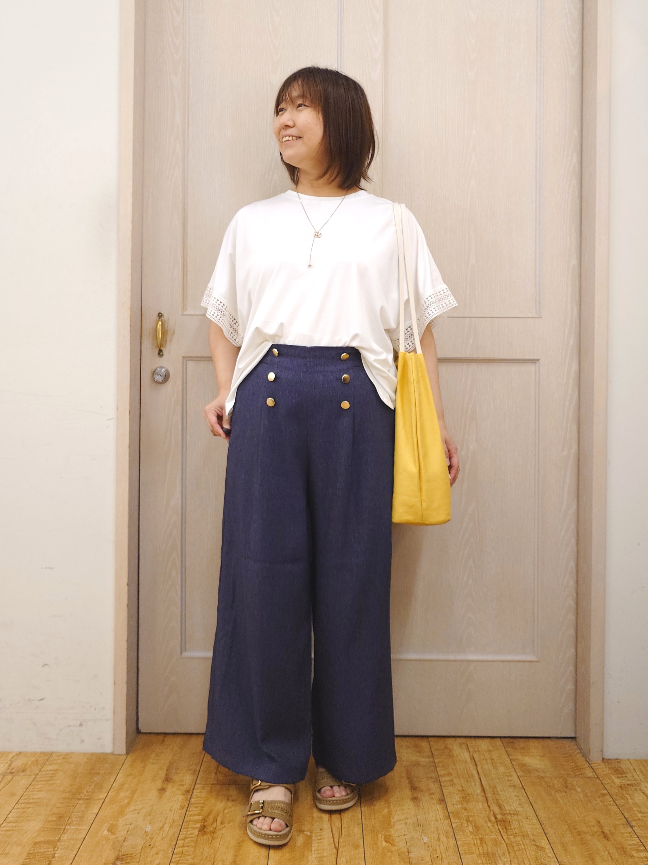 とろろさんの「SHOO･LA･RUE｜【UV/洗濯機可/体型カバー】ヒップ周りが隠せる お袖レースTシャツ」を使ったコーディネート