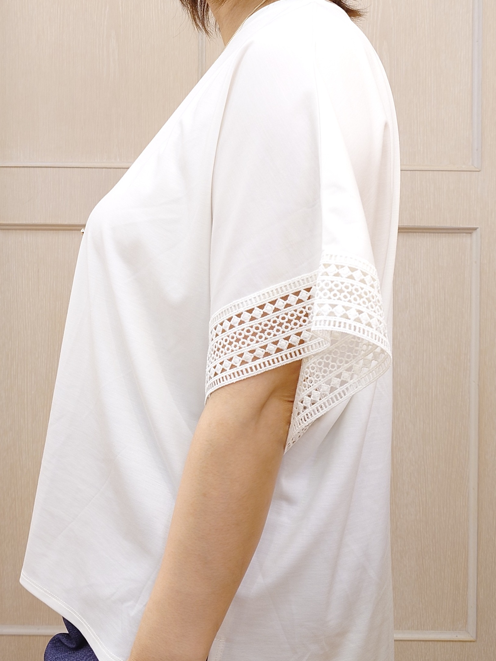 とろろさんの「SHOO･LA･RUE｜【UV/洗濯機可/体型カバー】ヒップ周りが隠せる お袖レースTシャツ」を使ったコーディネート