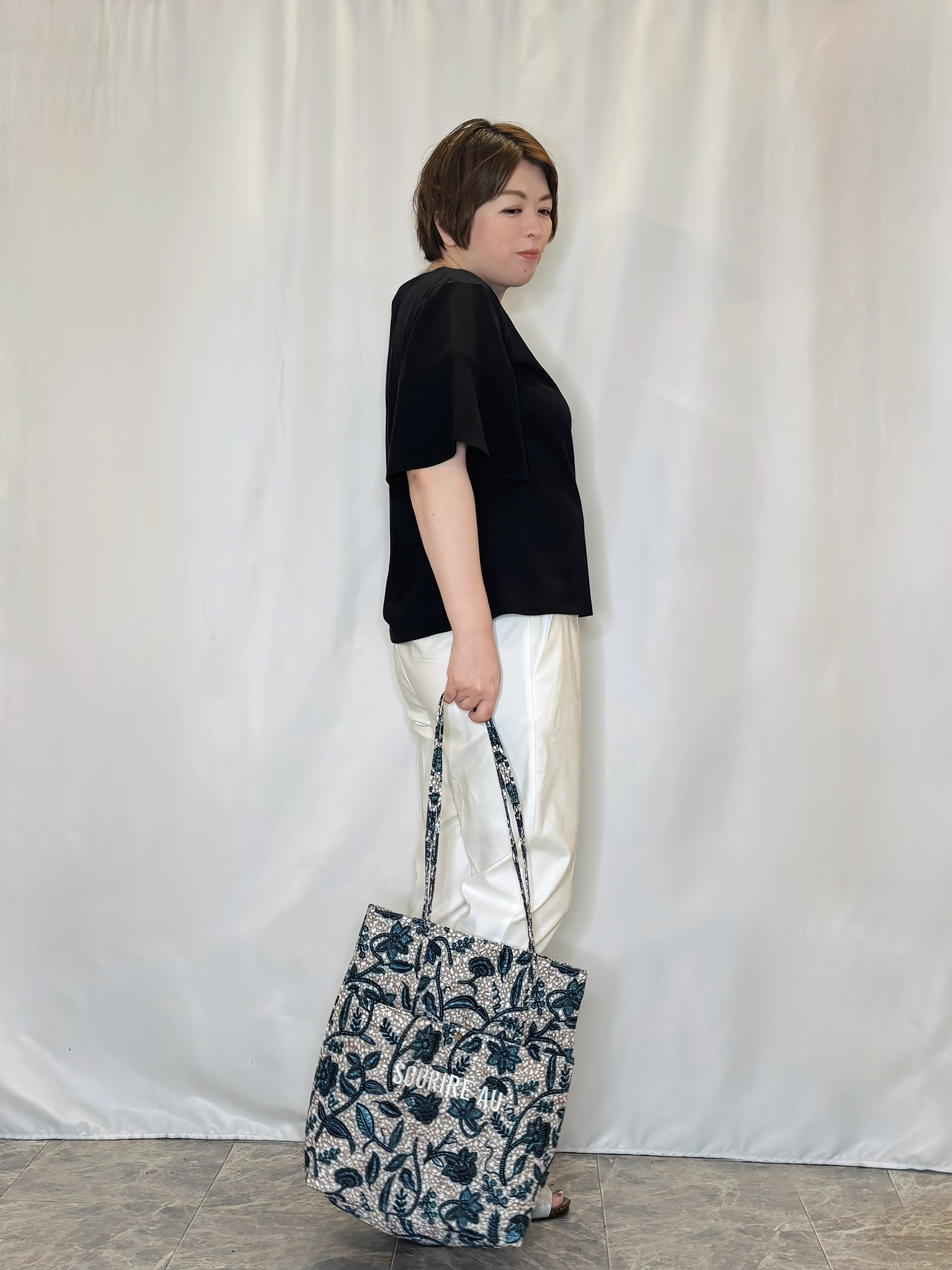 たみさんの「SHOO･LA･RUE｜【S-LL/洗濯機可/体型カバー】フレアスリーブで二の腕を自然に隠せる 浅VネックTシャツ」を使ったコーディネート