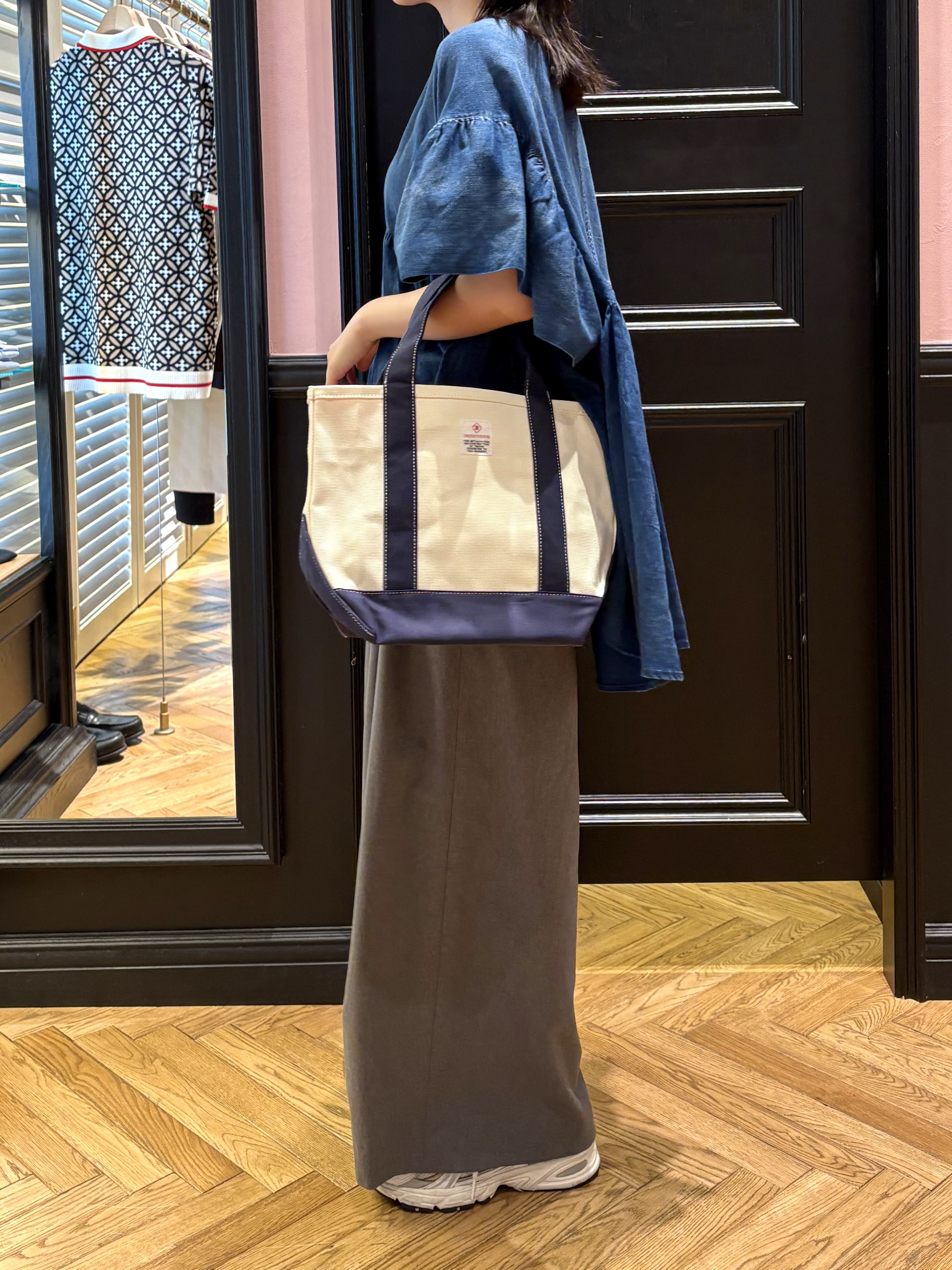 cocoさんの「DRESSTERIOR｜【涼しく着映え】シアーデニムAラインブラウス」を使ったコーディネート