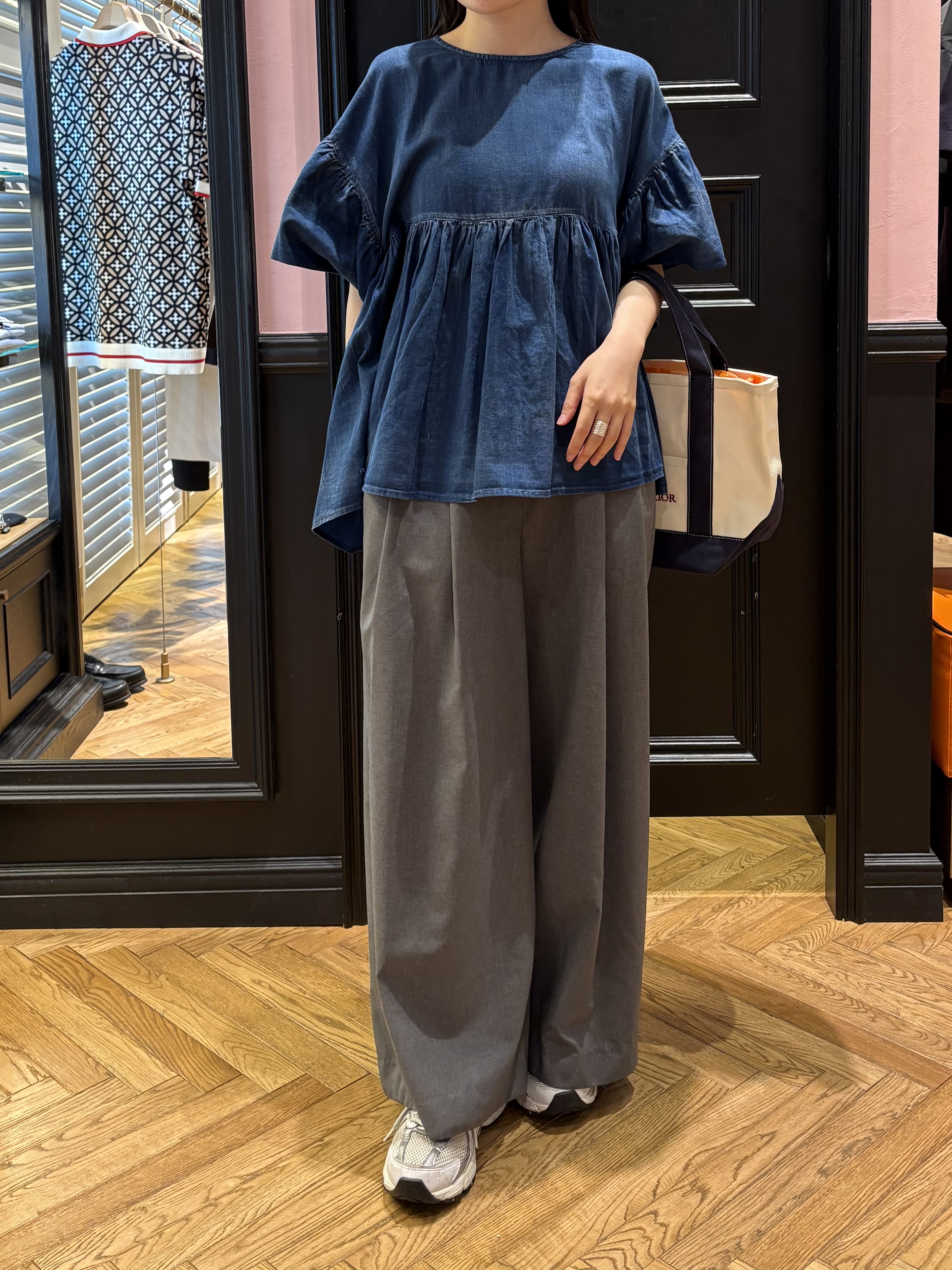 cocoさんの「DRESSTERIOR｜【涼しく着映え】シアーデニムAラインブラウス」を使ったコーディネート