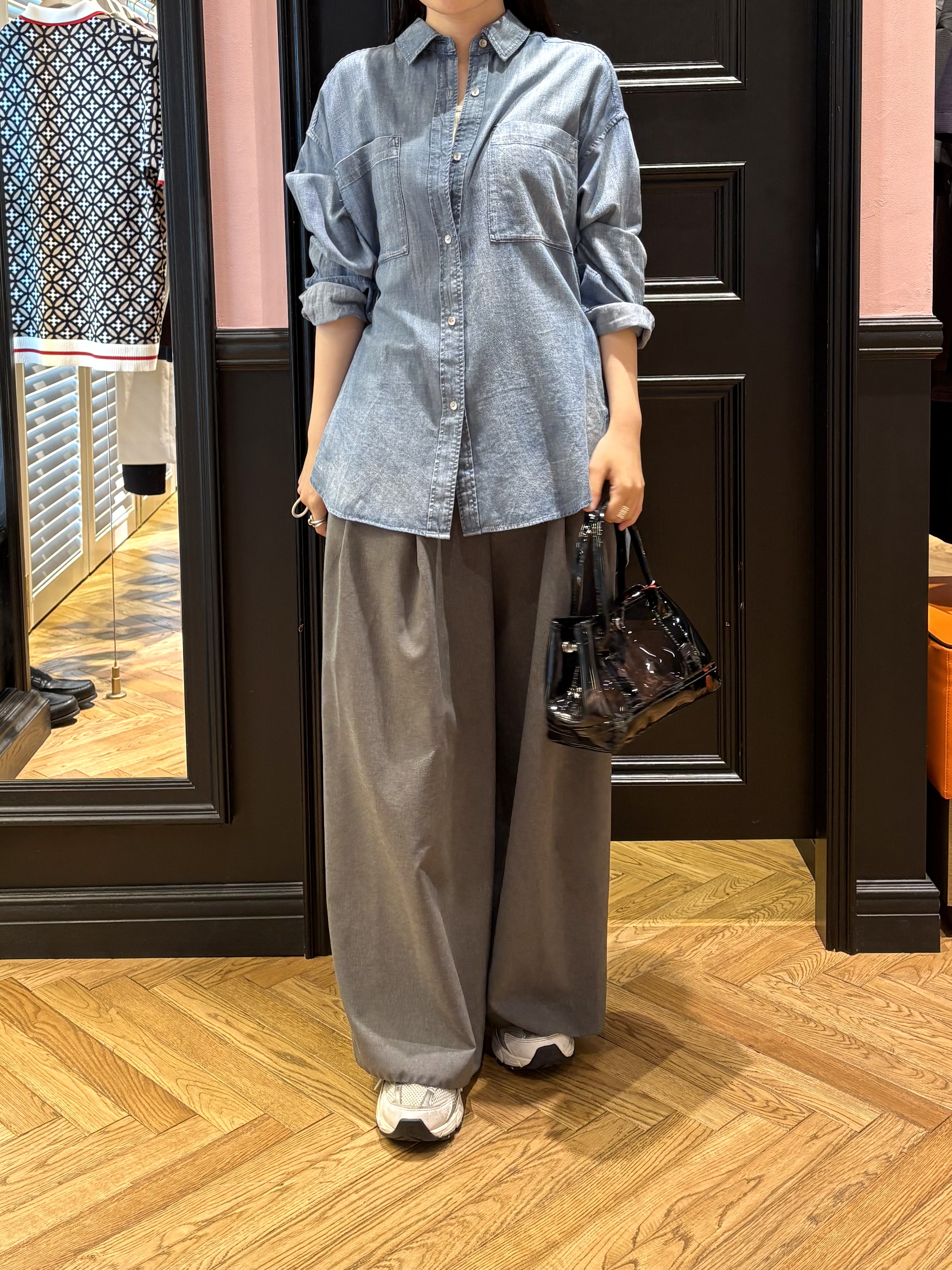 cocoさんの「DRESSTERIOR｜【涼しく着映え】シアーデニムシャツ」を使ったコーディネート
