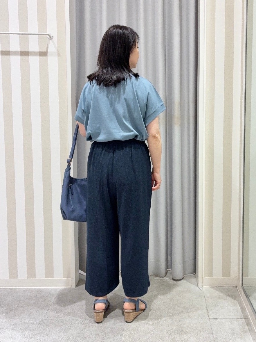 vanseさんの「SHOO･LA･RUE｜【汗じみ防止/S-LL/体型カバー/洗濯機可】汗じみが気になりにくい 大人の刺繍ロゴTシャツ」を使ったコーディネート