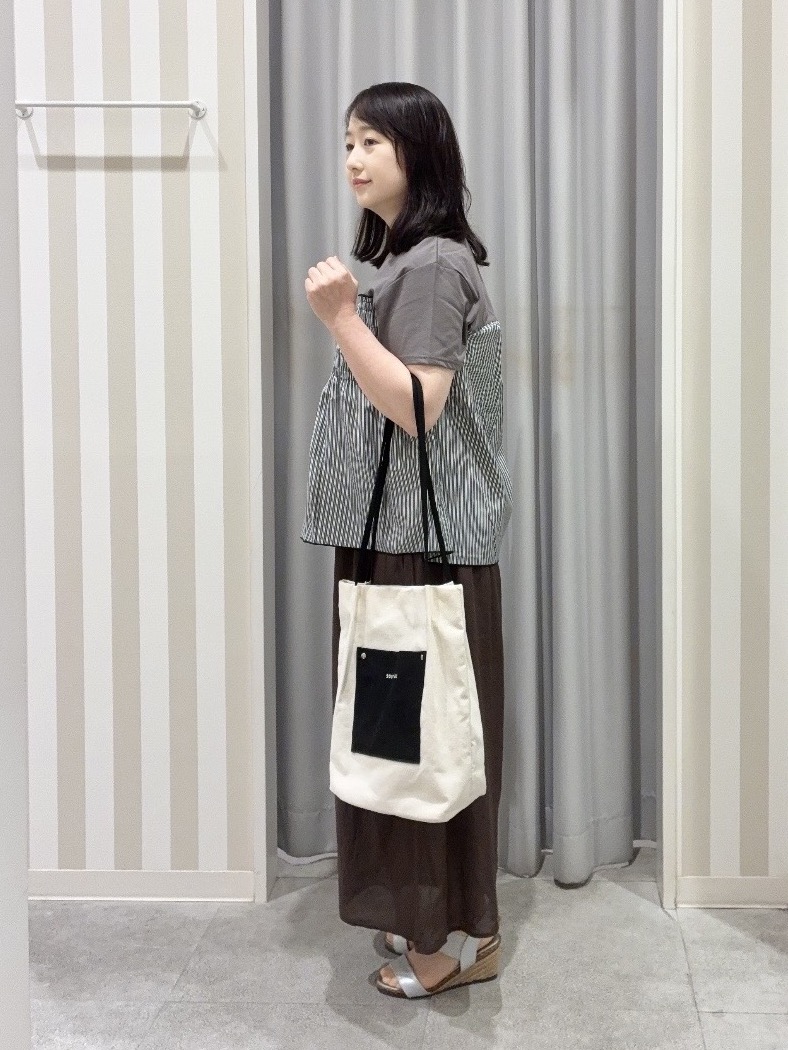 vanseさんの「SHOO･LA･RUE｜【S-LL/洗濯機可/体型カバー】インせずサマ見え ビスチェ風異素材ドッキングTシャツ」を使ったコーディネート